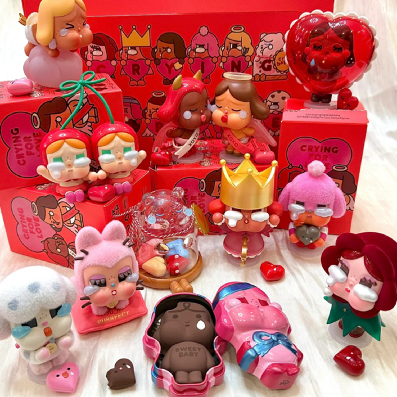 POP MART - CRYBABY [CRYING FOR LOVE SERIES] - BLINDBOX MINI FIGURE