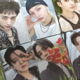 STRAY KIDS (스트레이 키즈) - OFFICIAL [KARMA POP-UP STORE] POB PHOTOCARD