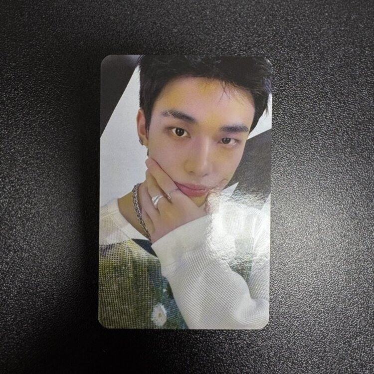 STRAY KIDS (스트레이 키즈) - OFFICIAL [DOMINATE CELEBRATE POP-UP STORE] POB PHOTOCARD