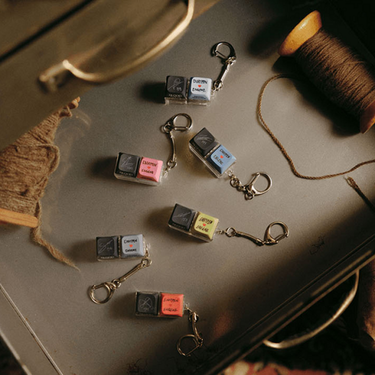[PREORDER] ENHYPEN (엔하이픈) - [WORLD TOUR "BLOOD SAGA"] MERCH : RANDOM KEYRING