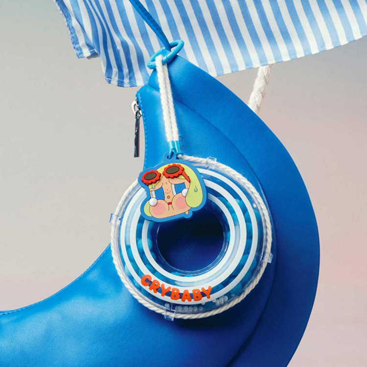 POP MART POP MART - CRYBABY [VACATION MODE ON SERIES] - PLUSH PENDANT BLINDBOX