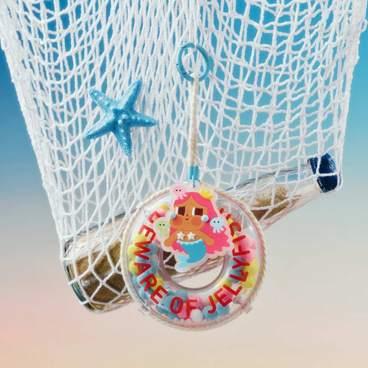POP MART POP MART - CRYBABY [VACATION MODE ON SERIES] - PLUSH PENDANT BLINDBOX