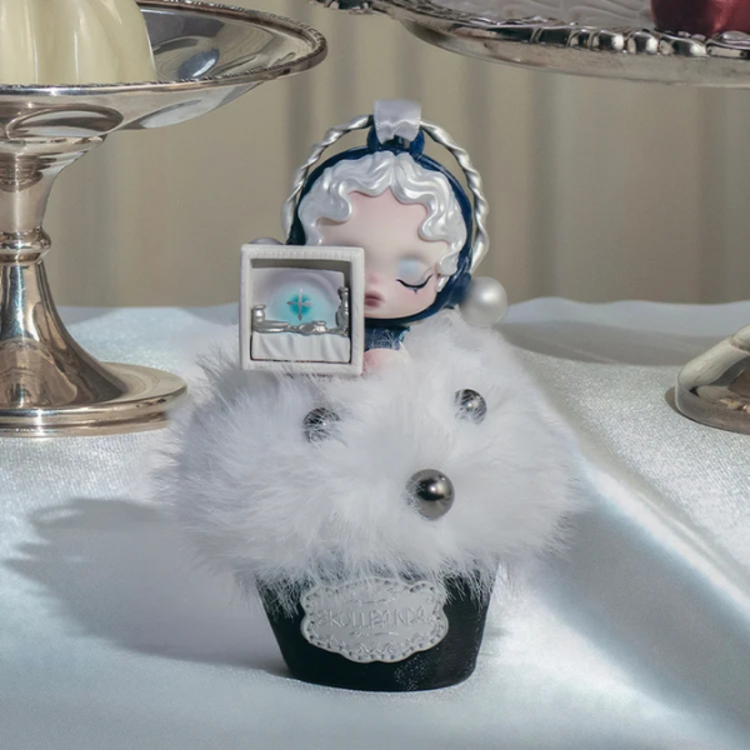 POP MART POP MART - SKULLPANDA  [THE FEAST BEGINS SERIES] - FRAGRANCE PENDANT BLINDBOX