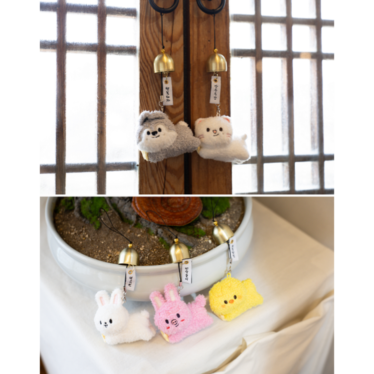 [PREORDER] STRAY KIDS (스트레이 키즈) - [WORLD TOUR "RUN IT SEOUL" MD] SKZOO PLUSH DOOR BELL KEYRING