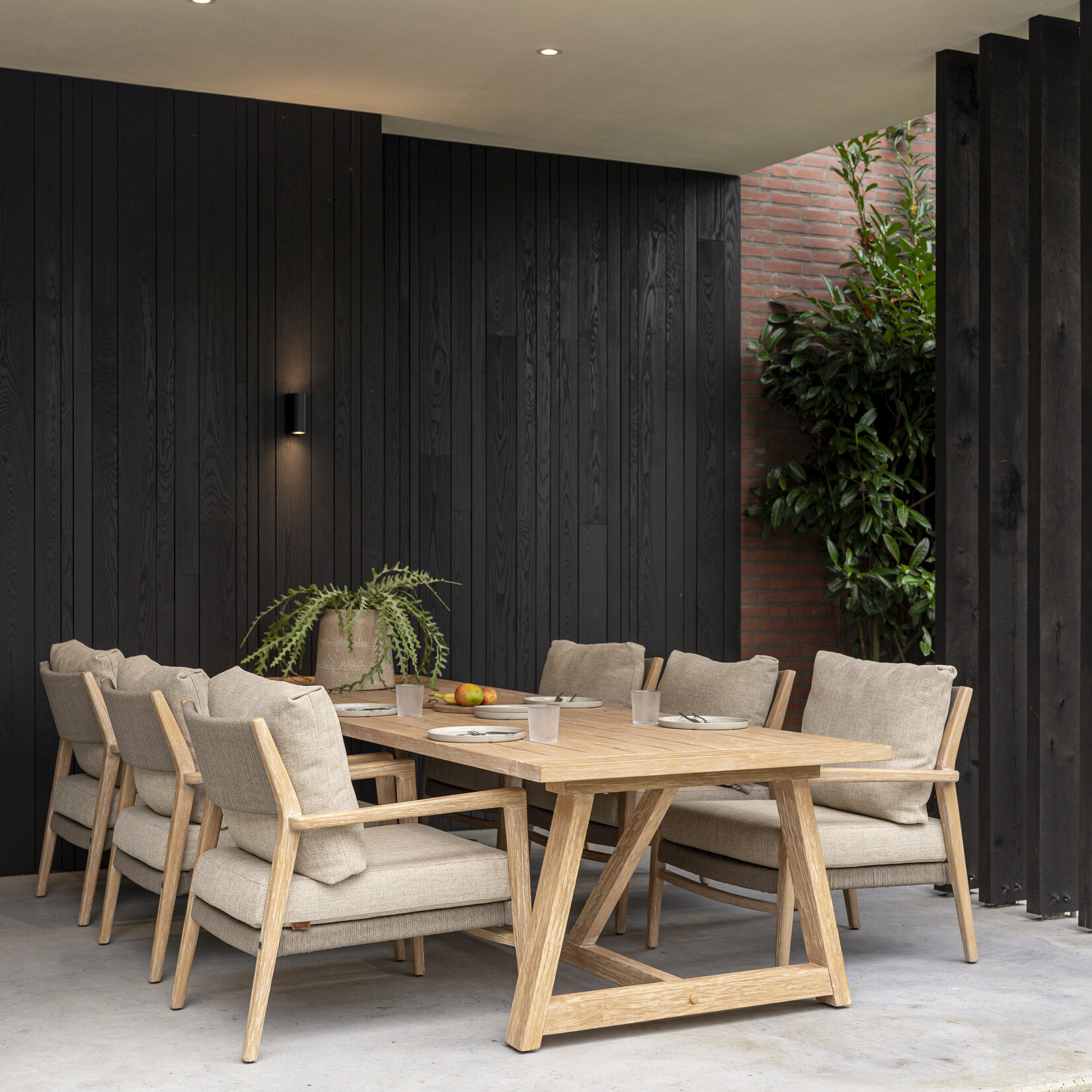 4SO 4SO Low Dining brushed teak set - Noah tafel 300cm + 6x Julia chair