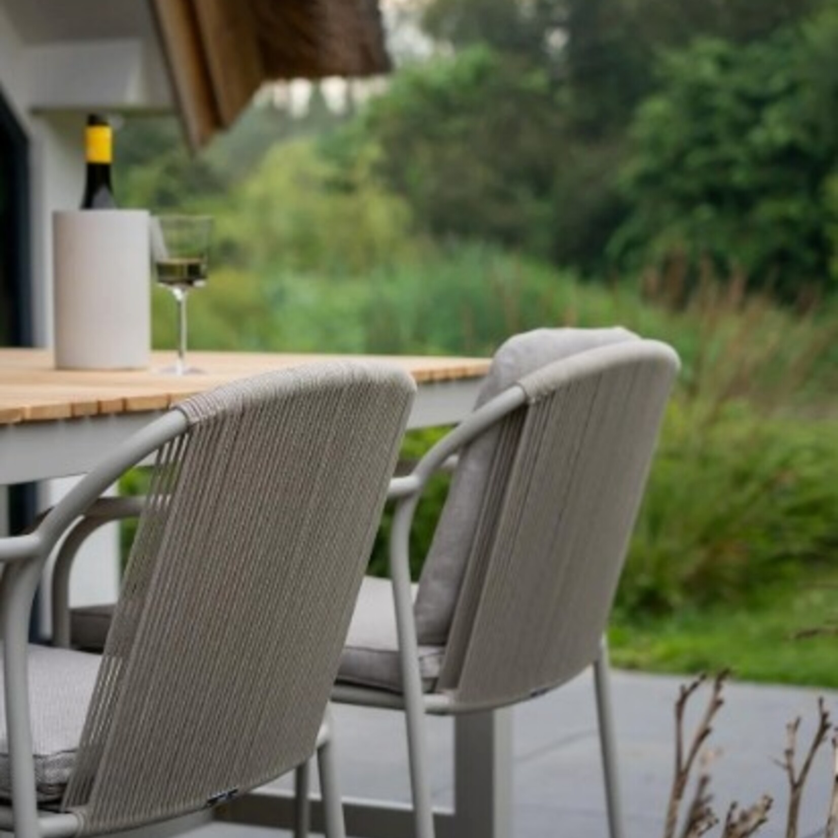 Yoi YOI |  Vedella high dining stoel  Kleur frame: Salix | Kussen kleur: Flax beige