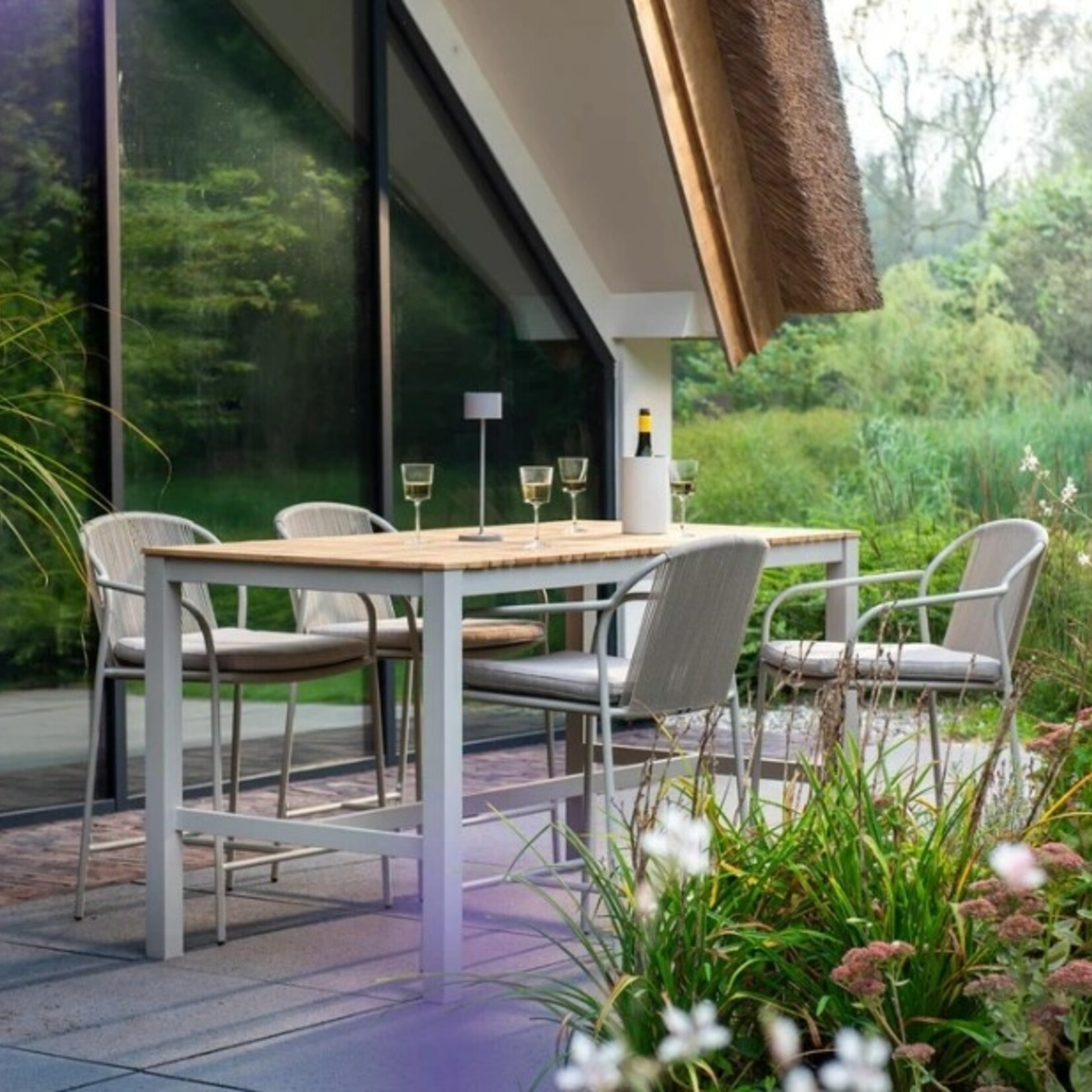 Yoi YOI |  Vedella high dining stoel  Kleur frame: Salix | Kussen kleur: Flax beige