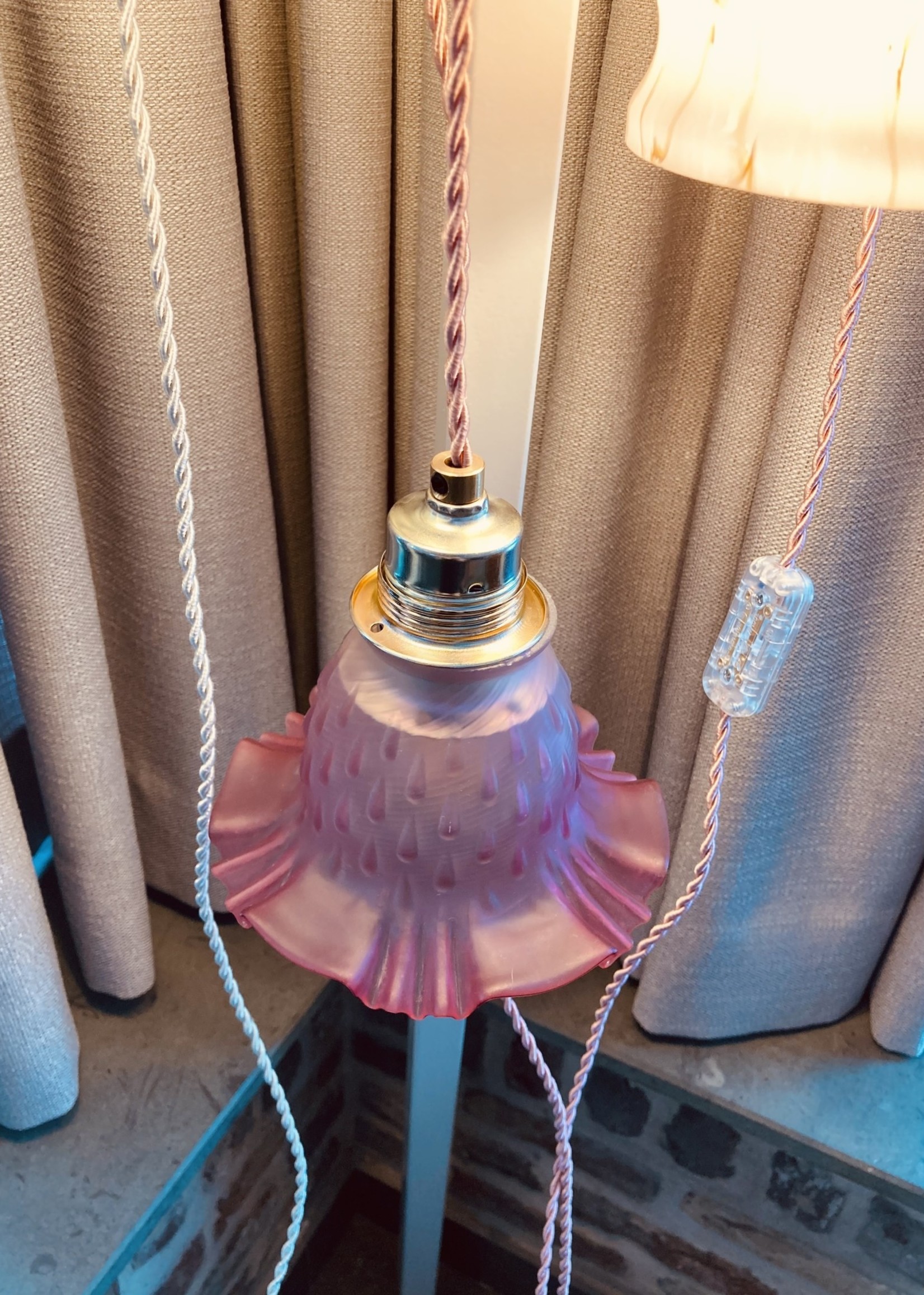 Structure Baladeuse, Pink  twisted silk cord, E27 Brass socket with glass support, transparent plug and switch