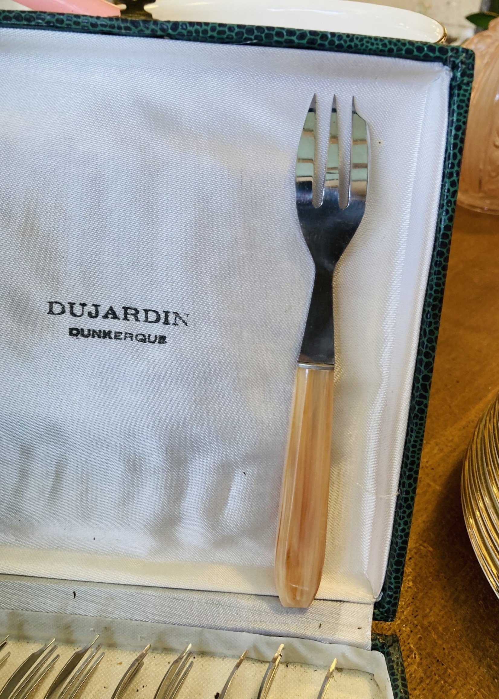 Set of 12 vintage desert forks with pink handle from Dujardin Dunkerque