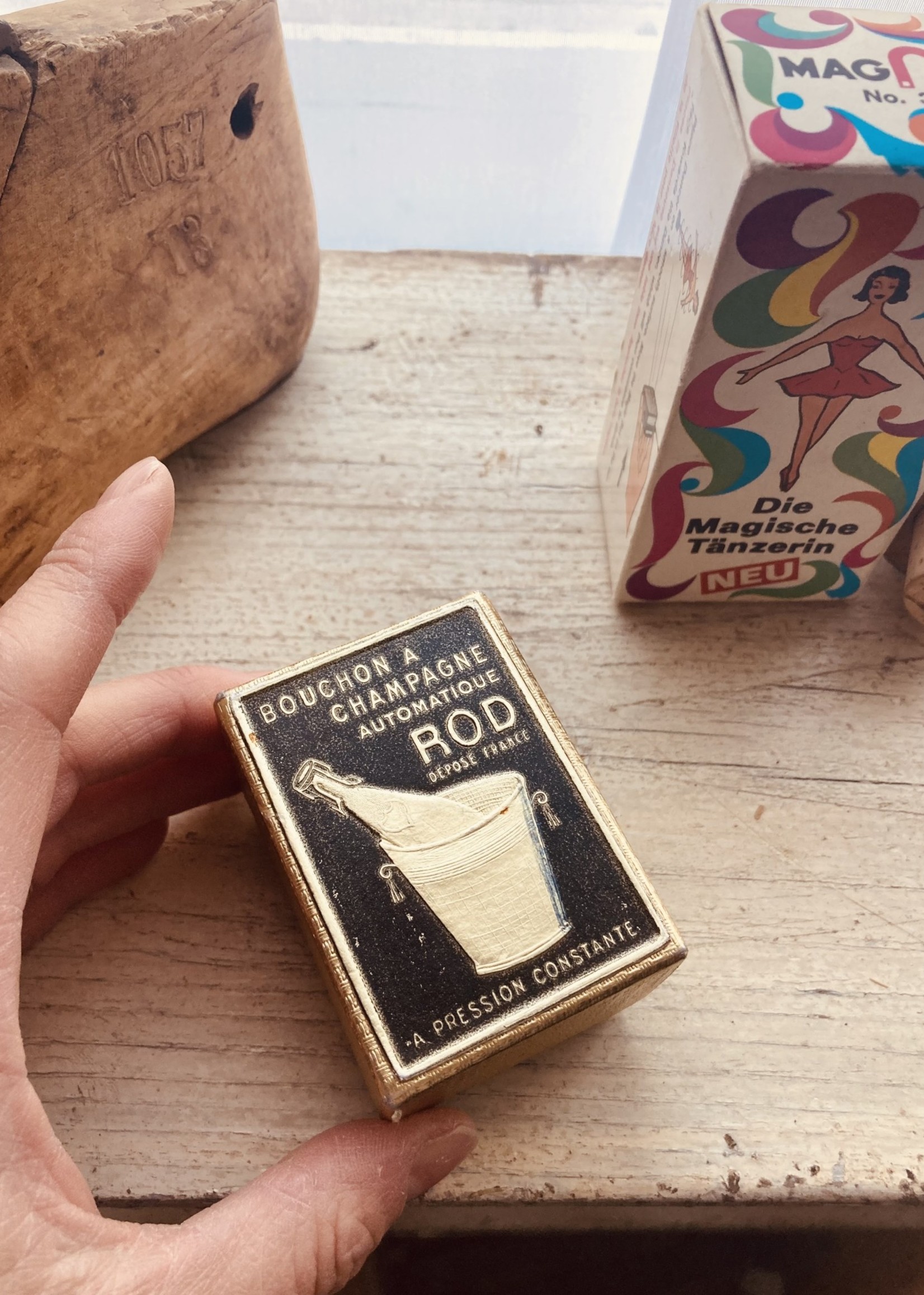 Vintage golden champagne stop in box