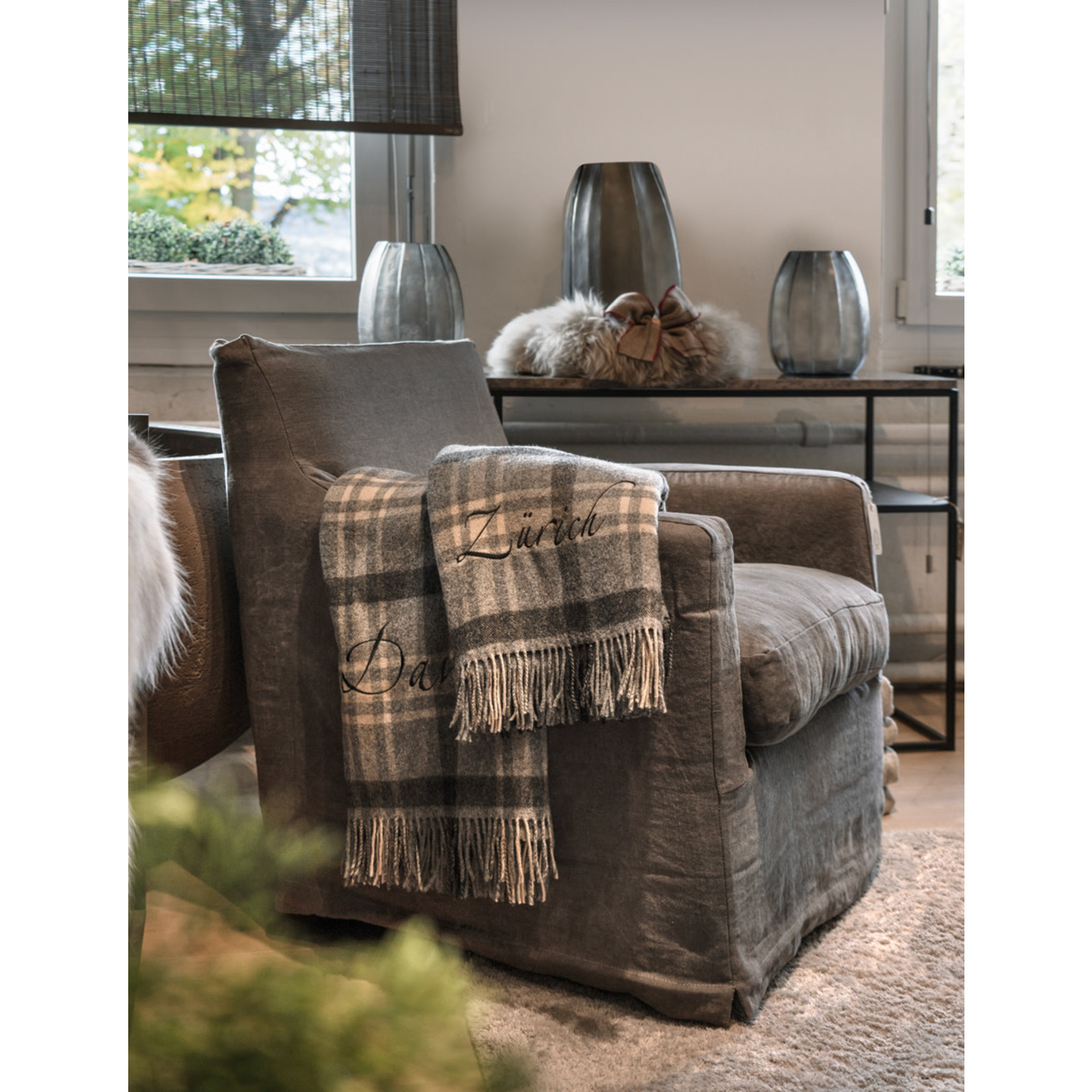 Lammwolldecke Flims mit Fransen 130x180cm, schwarz/beige karriert