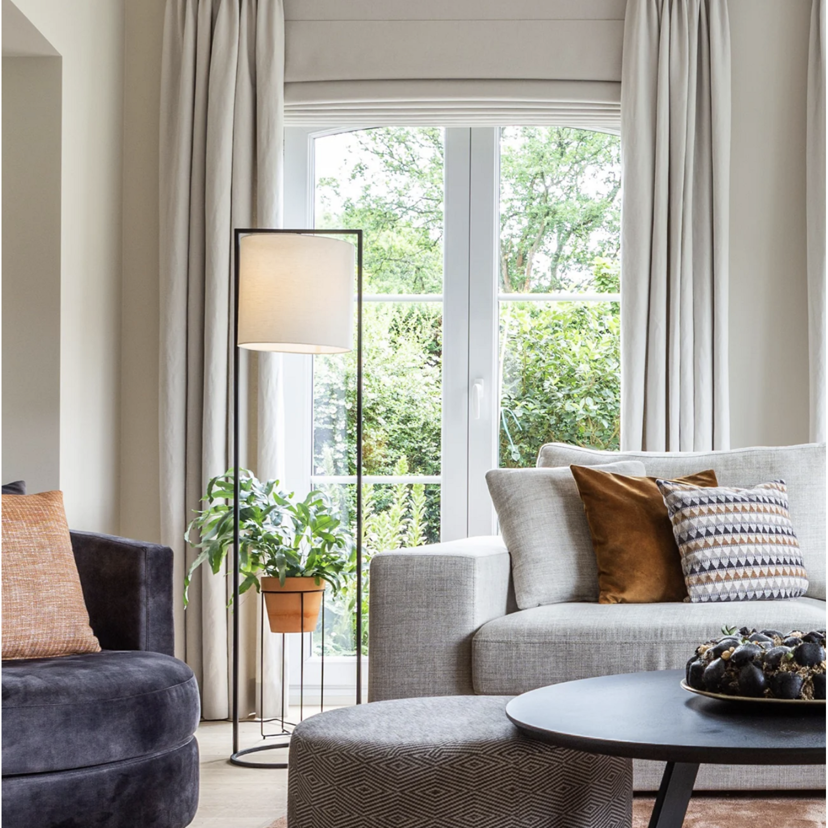 Mary Stehlampe D35xH150cm Metall schwarz & Leinen weiss