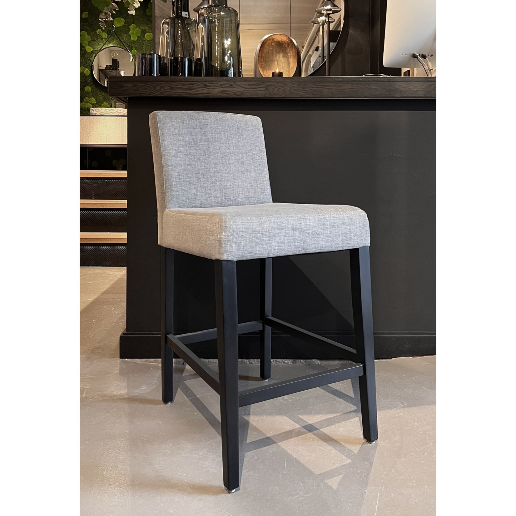 Castillo Counter Stuhl ohne Armlehne 48x56xH97cm SH65cm Stoff: Perfecto 03