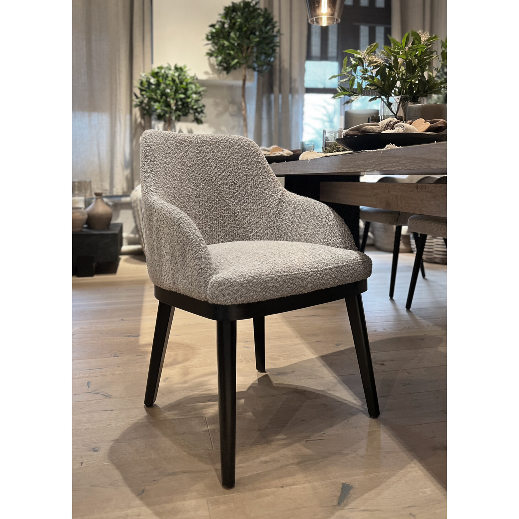 Costa Stuhl mit Armlehne, B55xT61xH83cm (SH48cm) Stoff: Bouclé grey