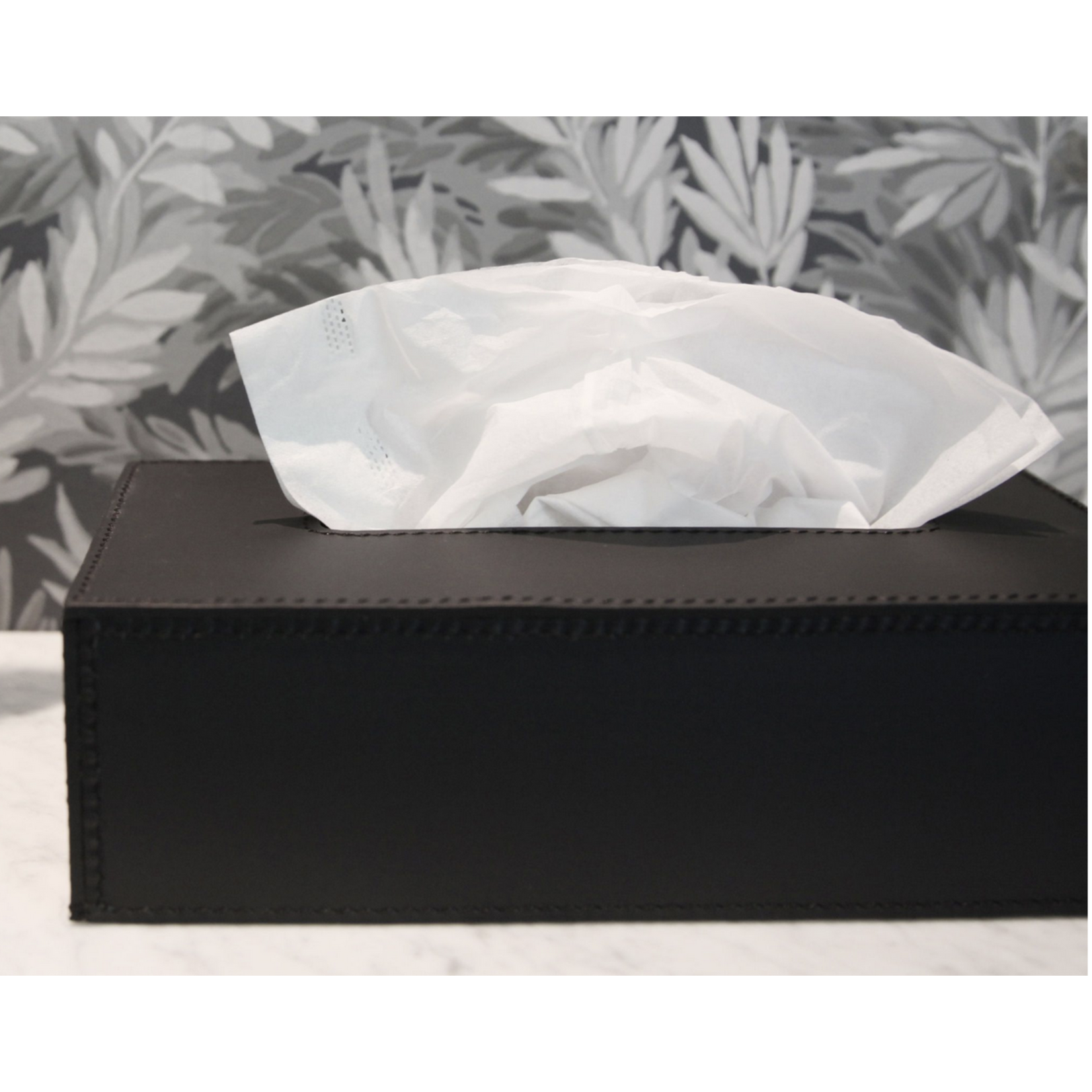 Kleenexbox  Leder schwarz, Saum:weiss 24x7cm
