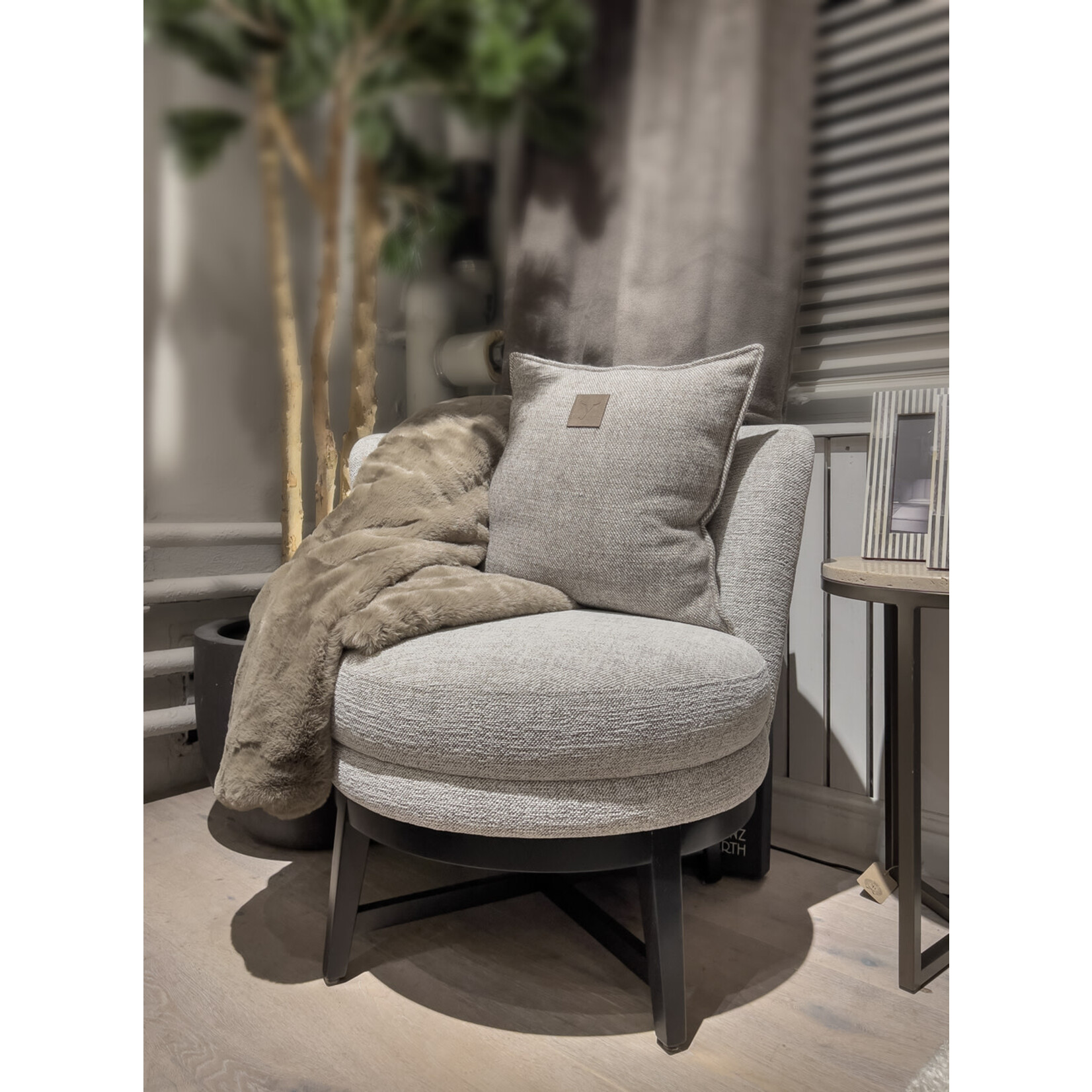 Fuller Sessel, 73x73xH70cm, Stoff: Lago 11, Beine: schwarz