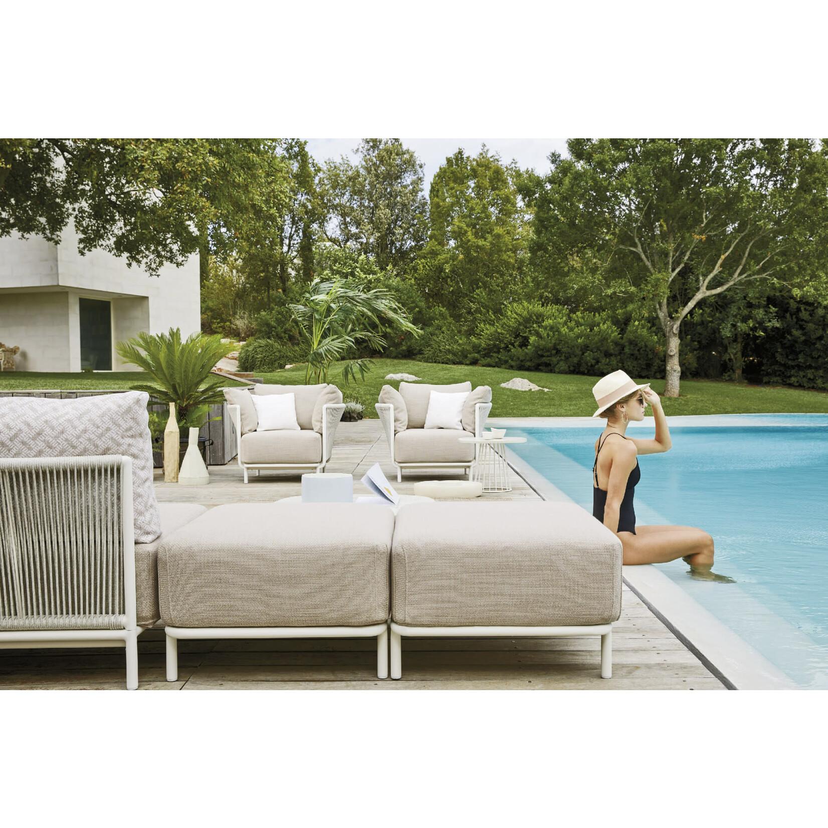 Queen Hocker/Pouf beige Outdoor, 79x67xH44cm, exkl. Deko Kissen