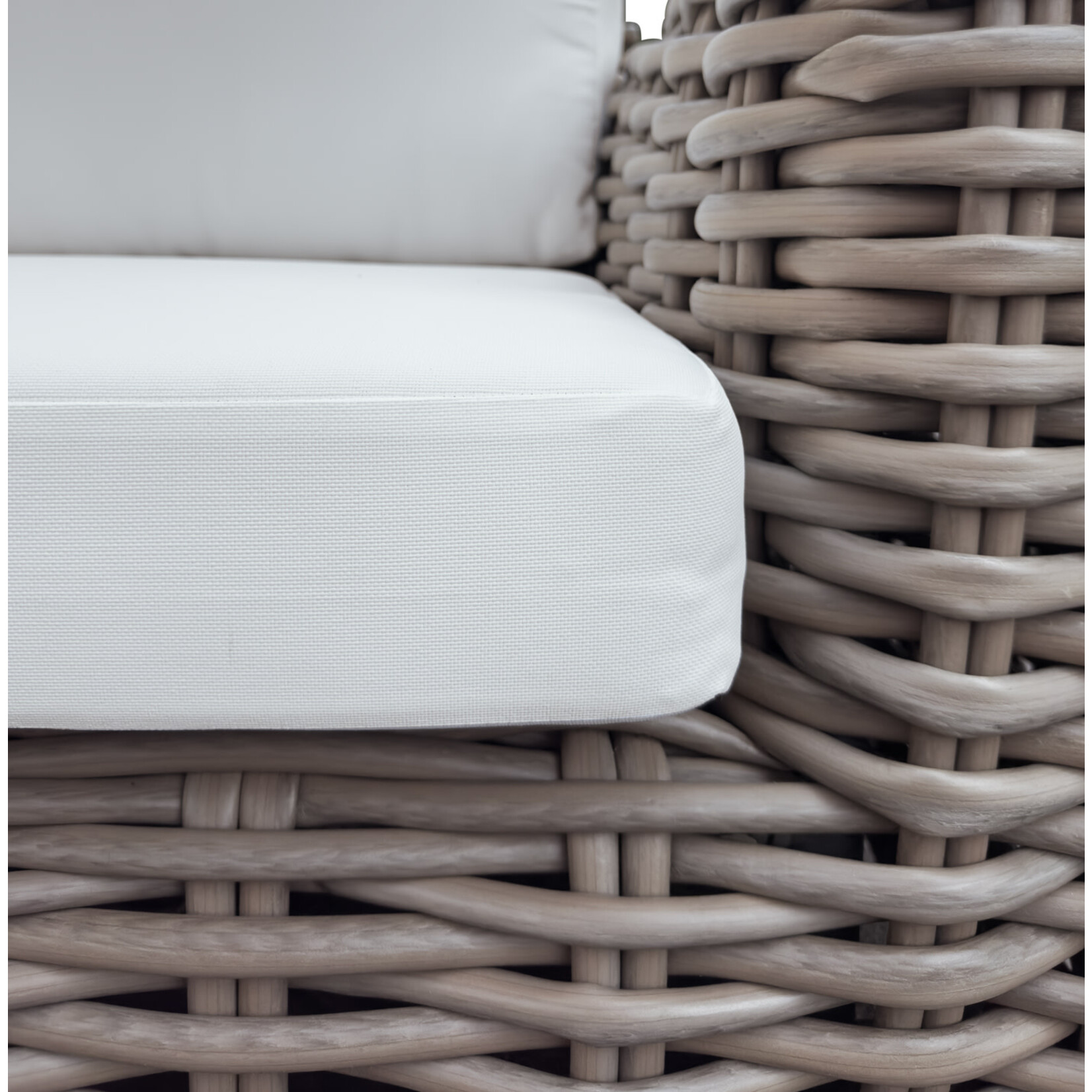 Lewiston Sofa grau, 246x96cm inkl. Kissen