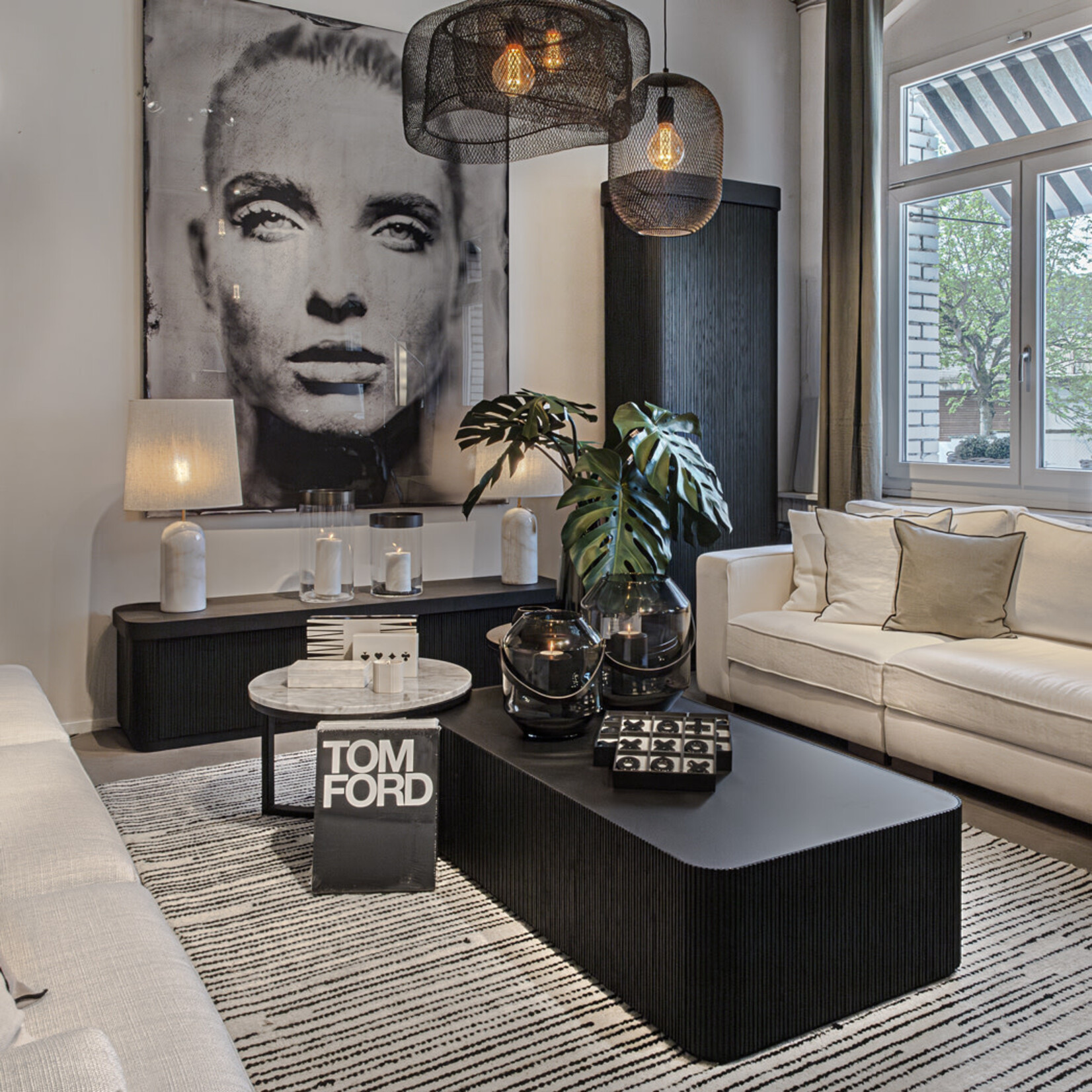 Trenton Salontisch, Farbe: Night Black 02 gebürstet und gerillt, Oberfläche: Glas matt braun