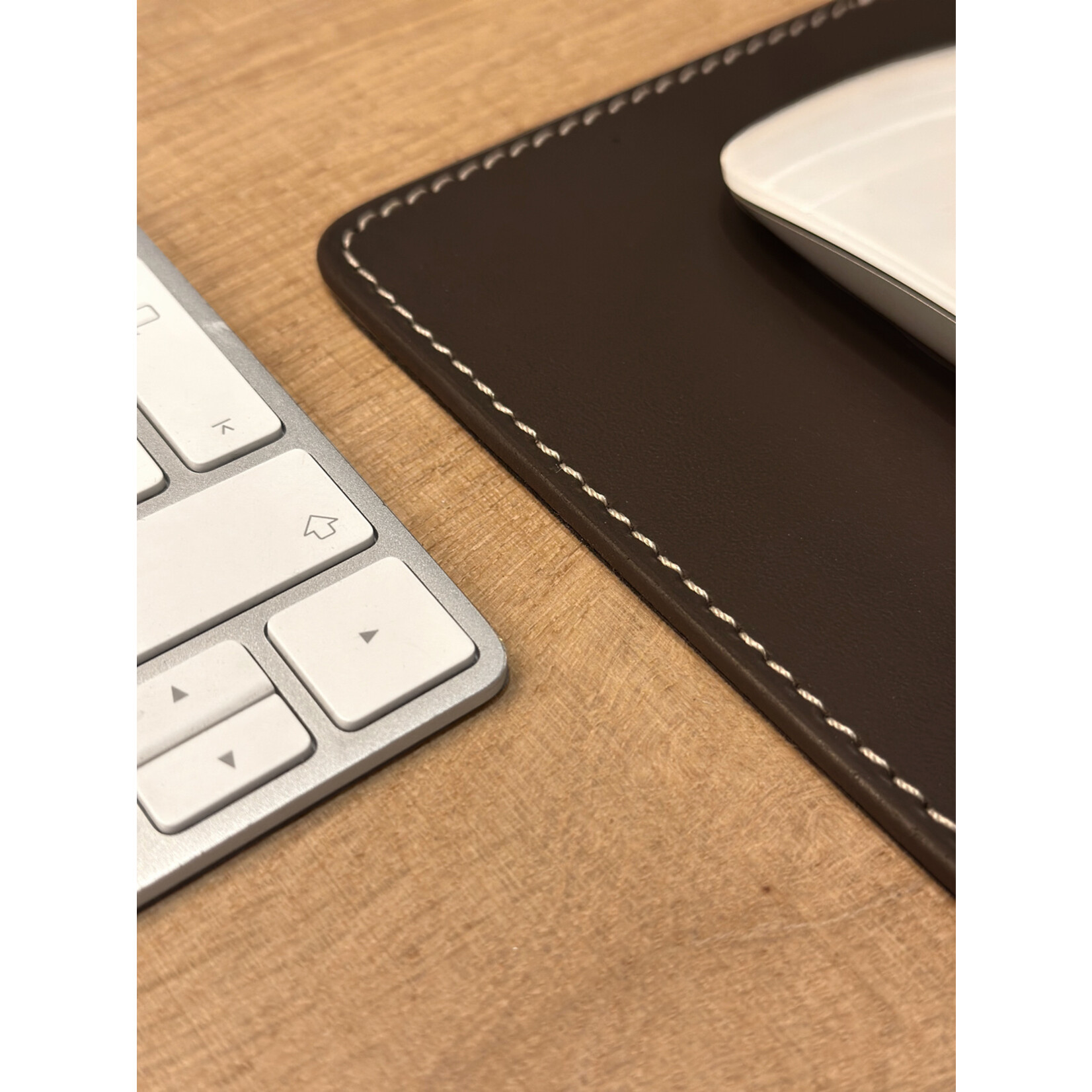 Mousepad Leder: braun, Naht: weiss 21x21cm