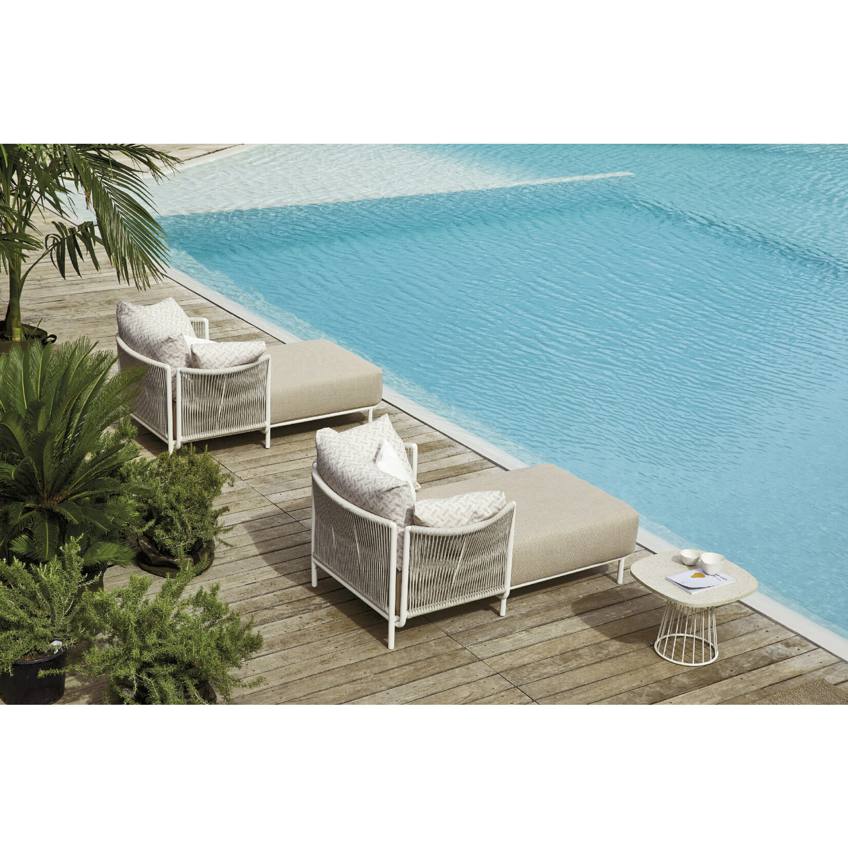 Queen Chaiselongue beige Outdoor mit Armlehne, 167x82xH68cm, exkl. Deko Kissen