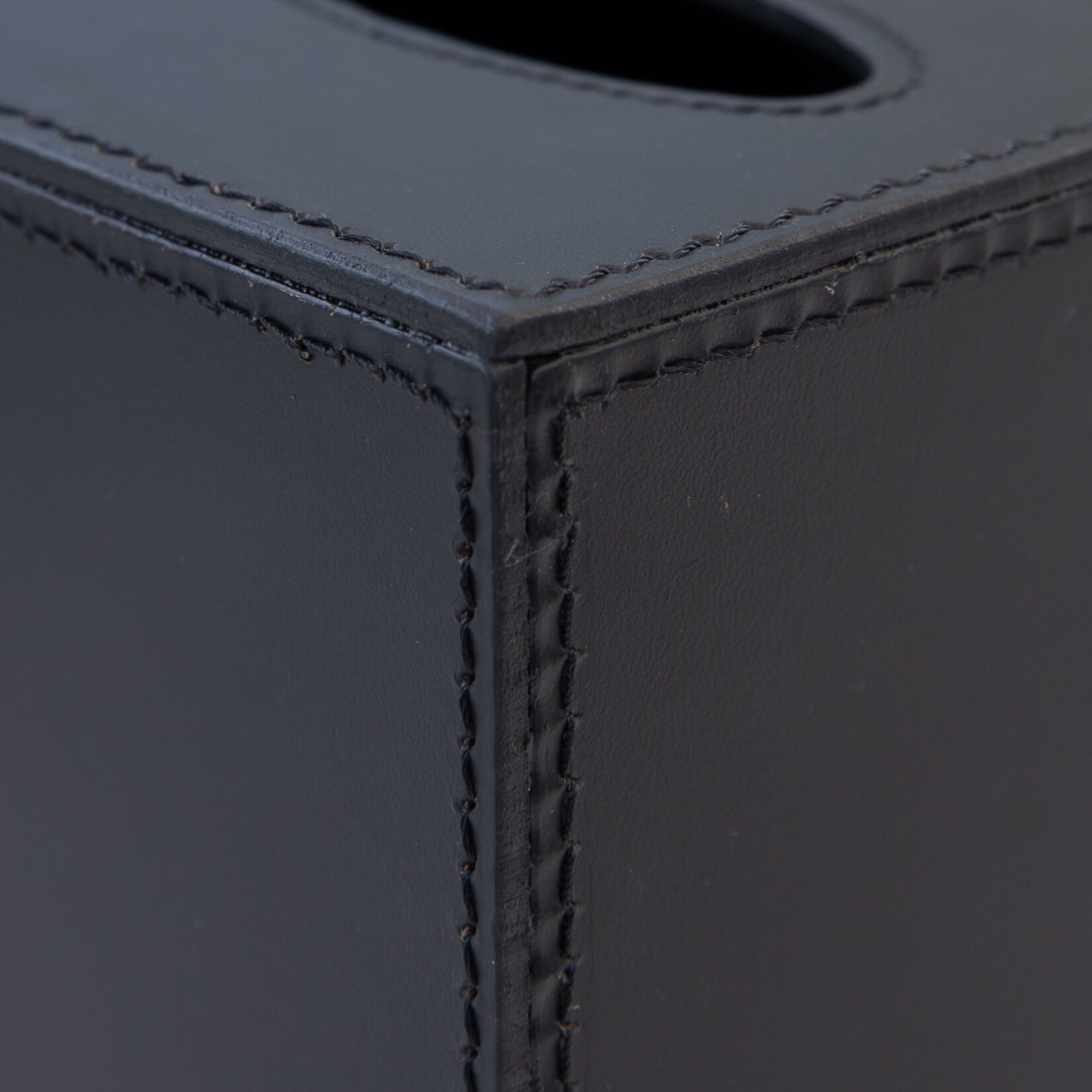 Kleenexbox quadratisch, Leder schwarz, Naht: schwarz, 14x14x14cm