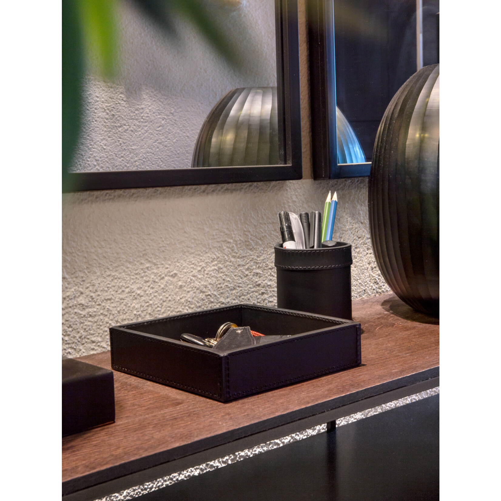 Stiftbecher Leder: schwarz, Naht: schwarz D9x10cm.