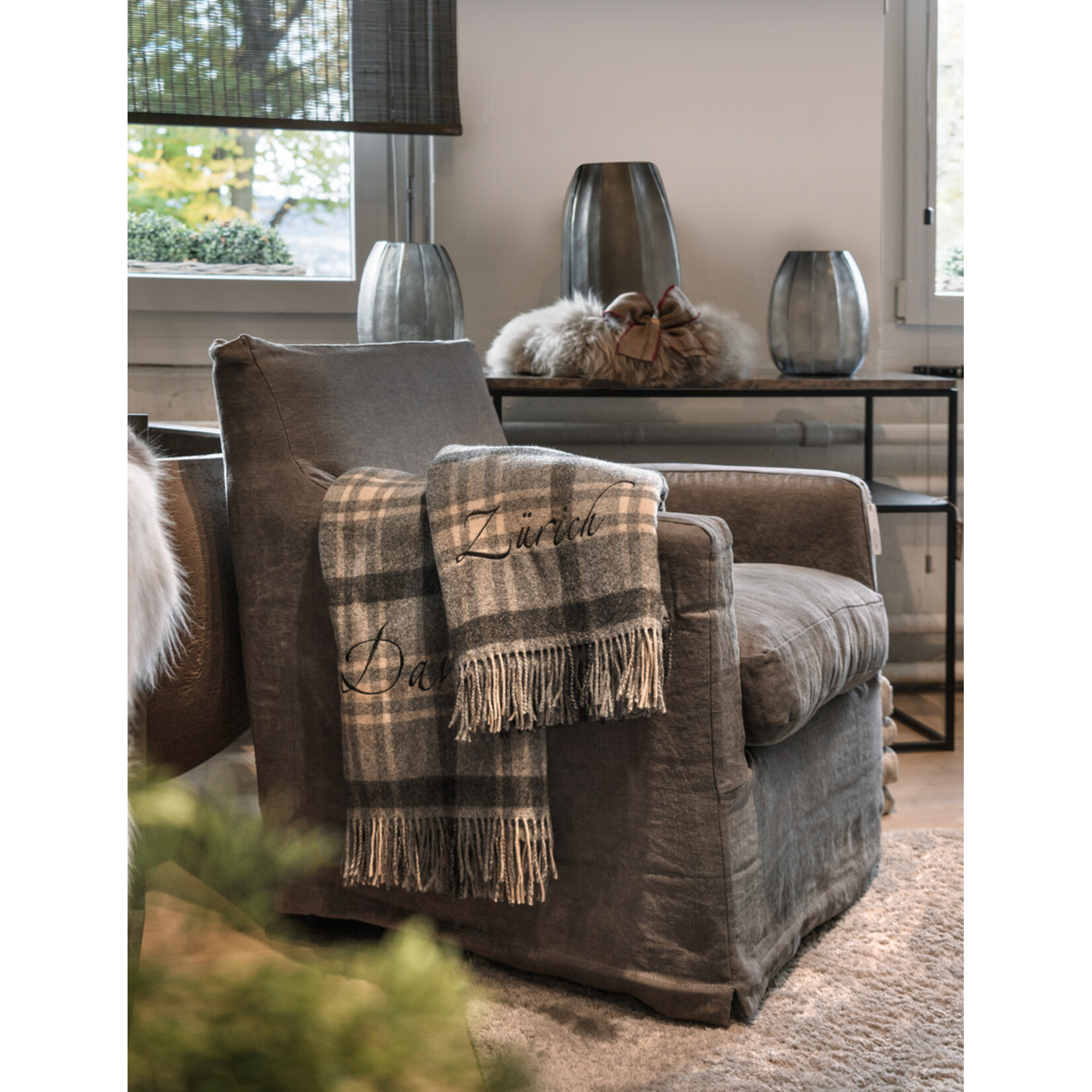 Lammwolldecke Lenzerheide mit Fransen 130x180cm, schwarz/beige karriert