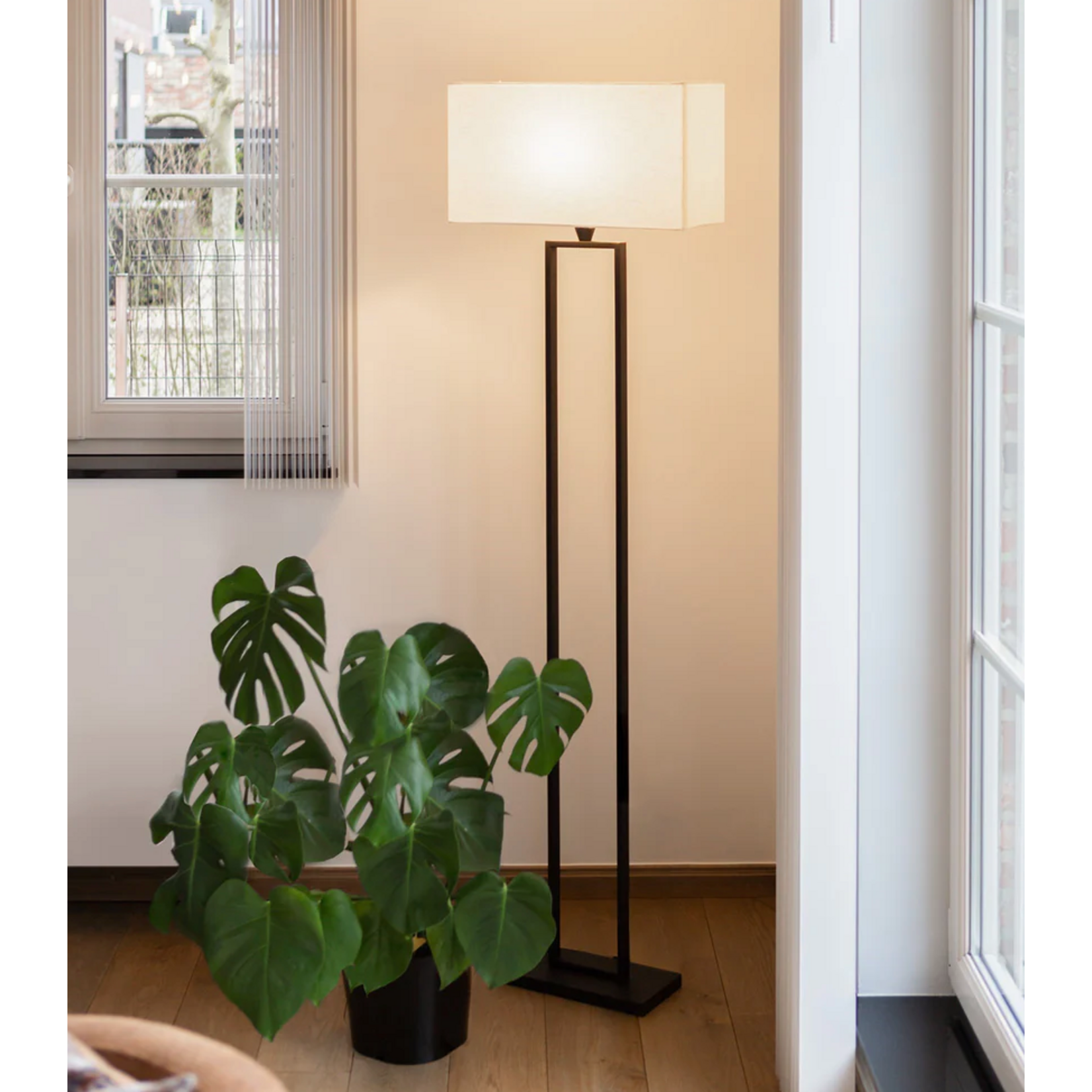 Stehlampe mit Lampenschirm 145x20x160cm