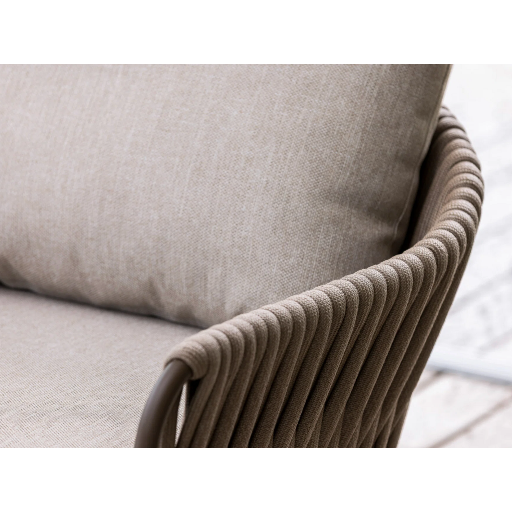 Hydra Lounge Sessel 85x93xH77cm, Gestell: Alu Bronze, Gurten: Toffee, Kissen: Flax beige