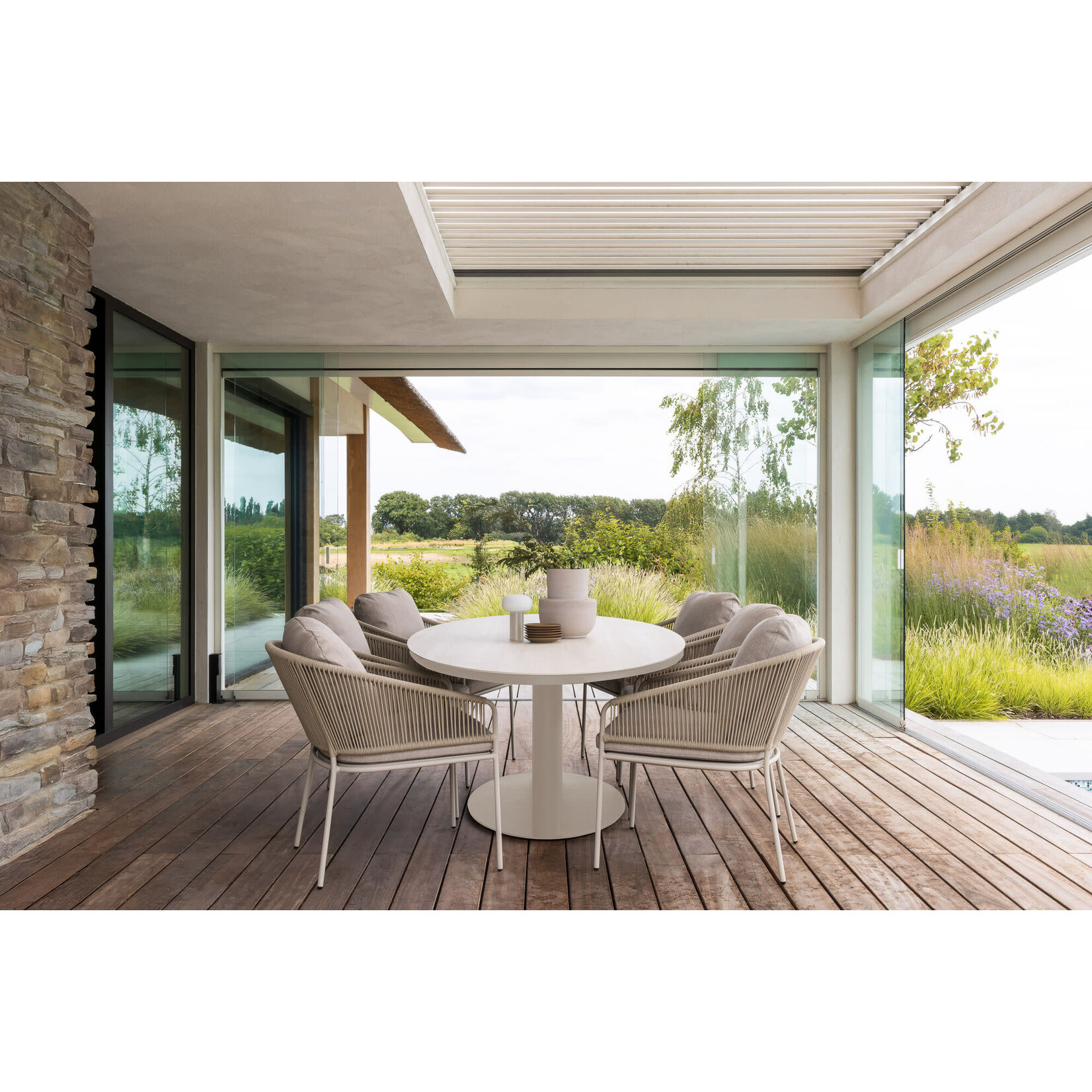 Forio Stuhl 60x79xH81cm, Gestell: Alu bronze, Gurten: Toffee, Kissen: Flax Beige