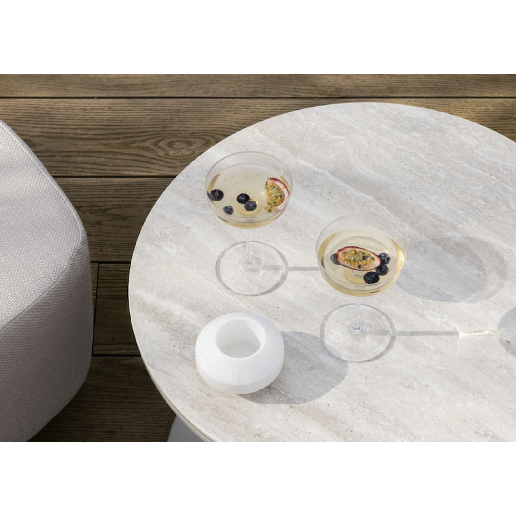 Salerno Esstisch ø140xH75cm, Gestell: Alu Linen, Platte: Keramik Travertin