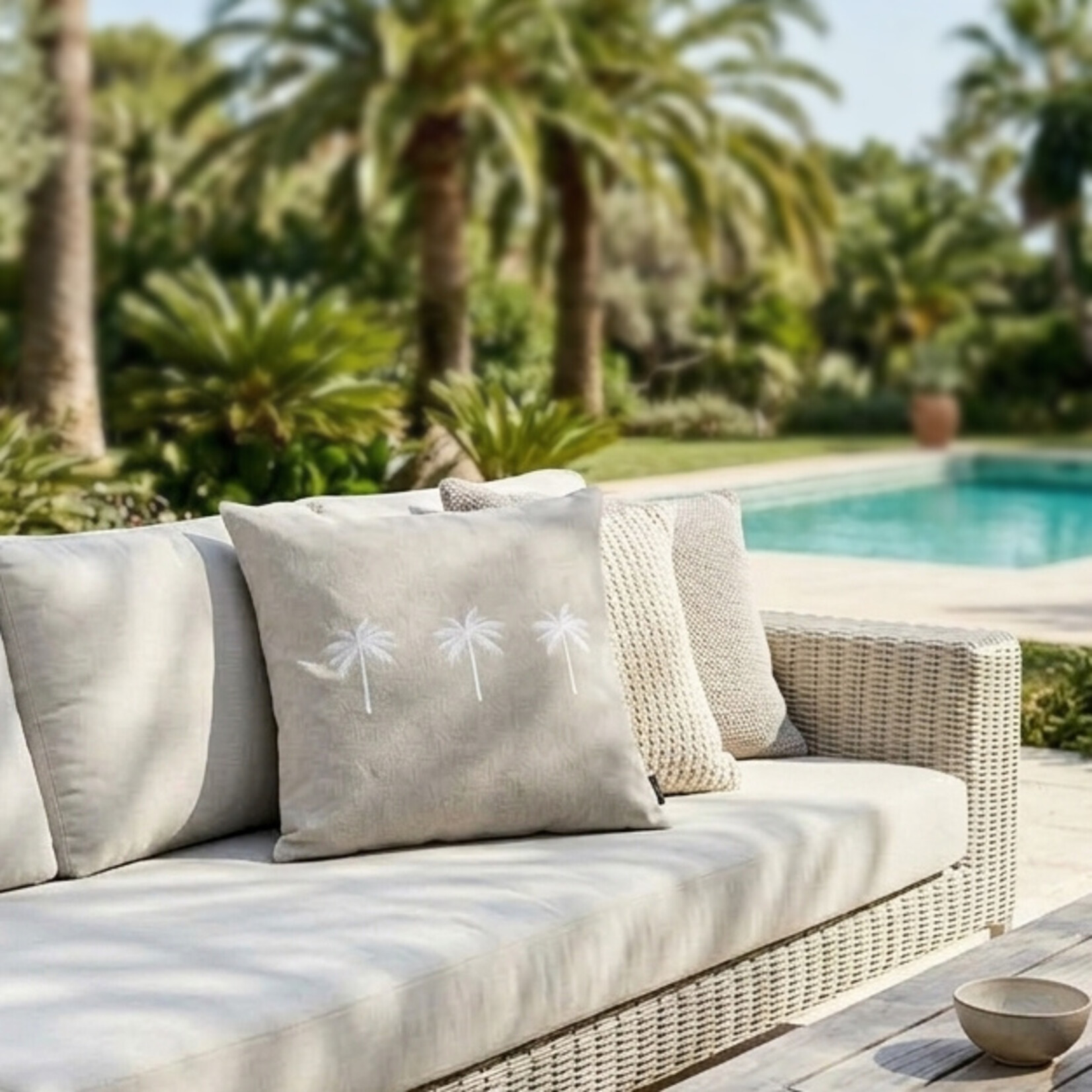 Summy Kissen taupe, drei Palmen weiss, 55x55cm