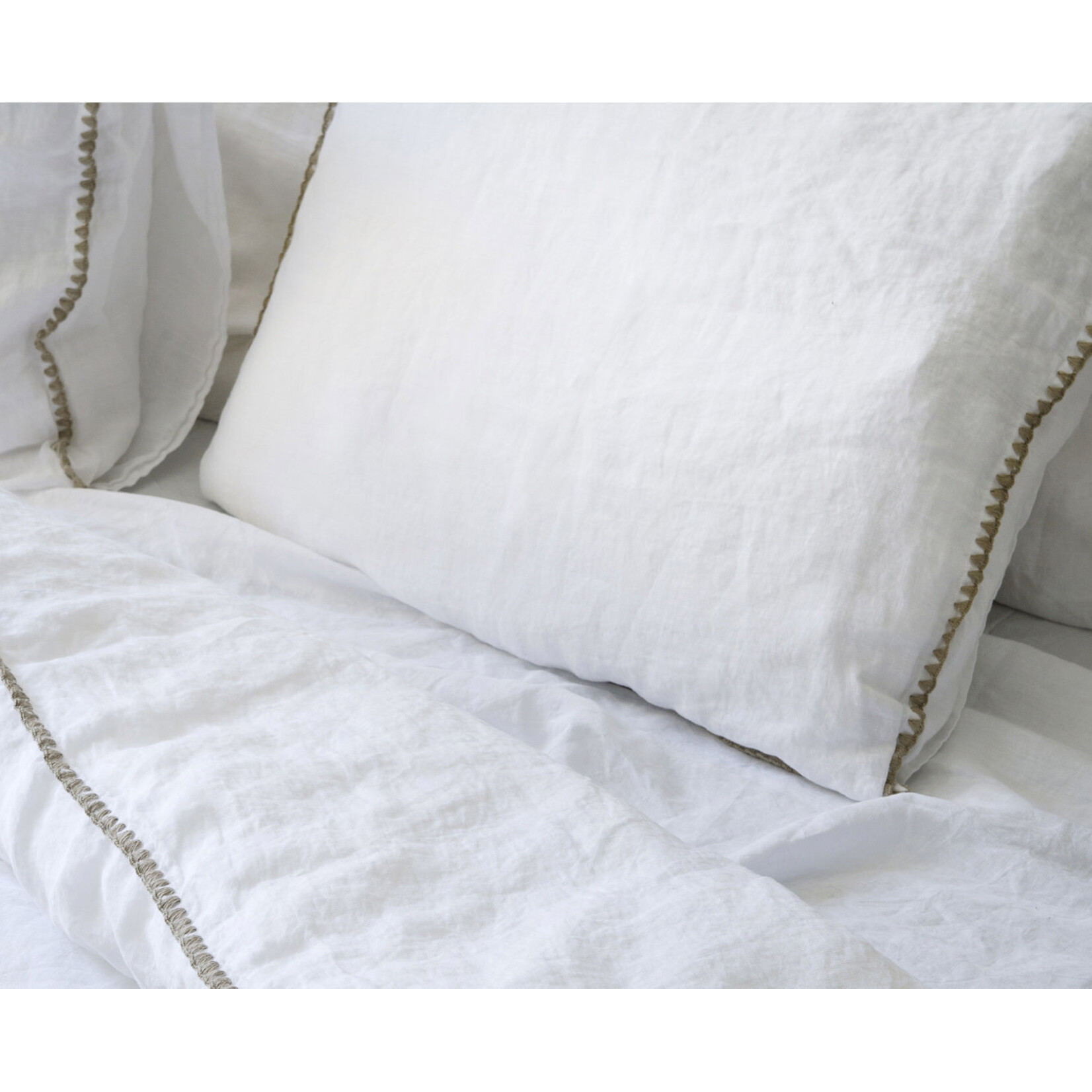 Fairhope Leinenduvetbezug  200x220cm Rückseite Baumwolle mit Stickrand weiss-sand