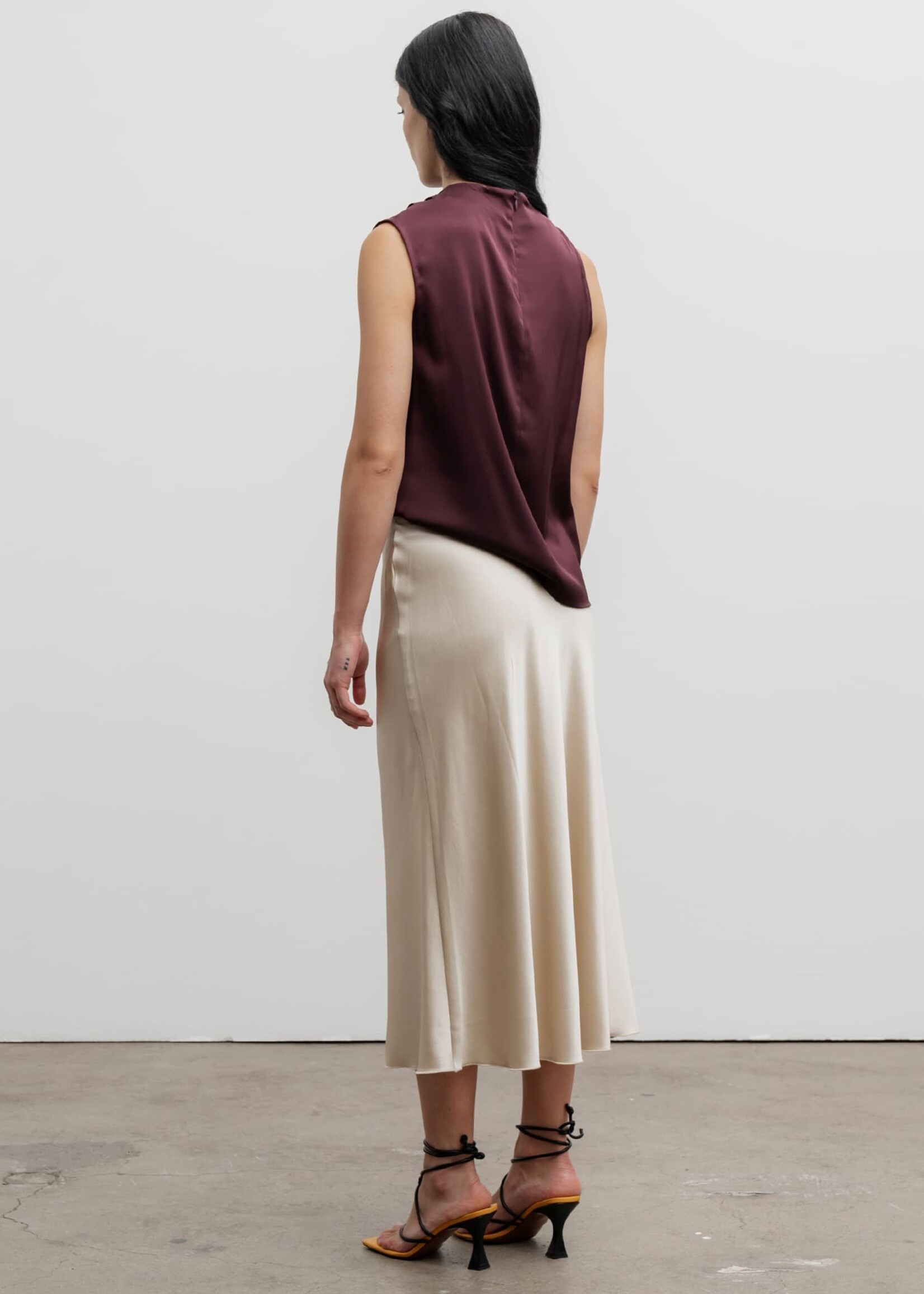 Ahlvar Gallery Hana Satin Skirt - Cream