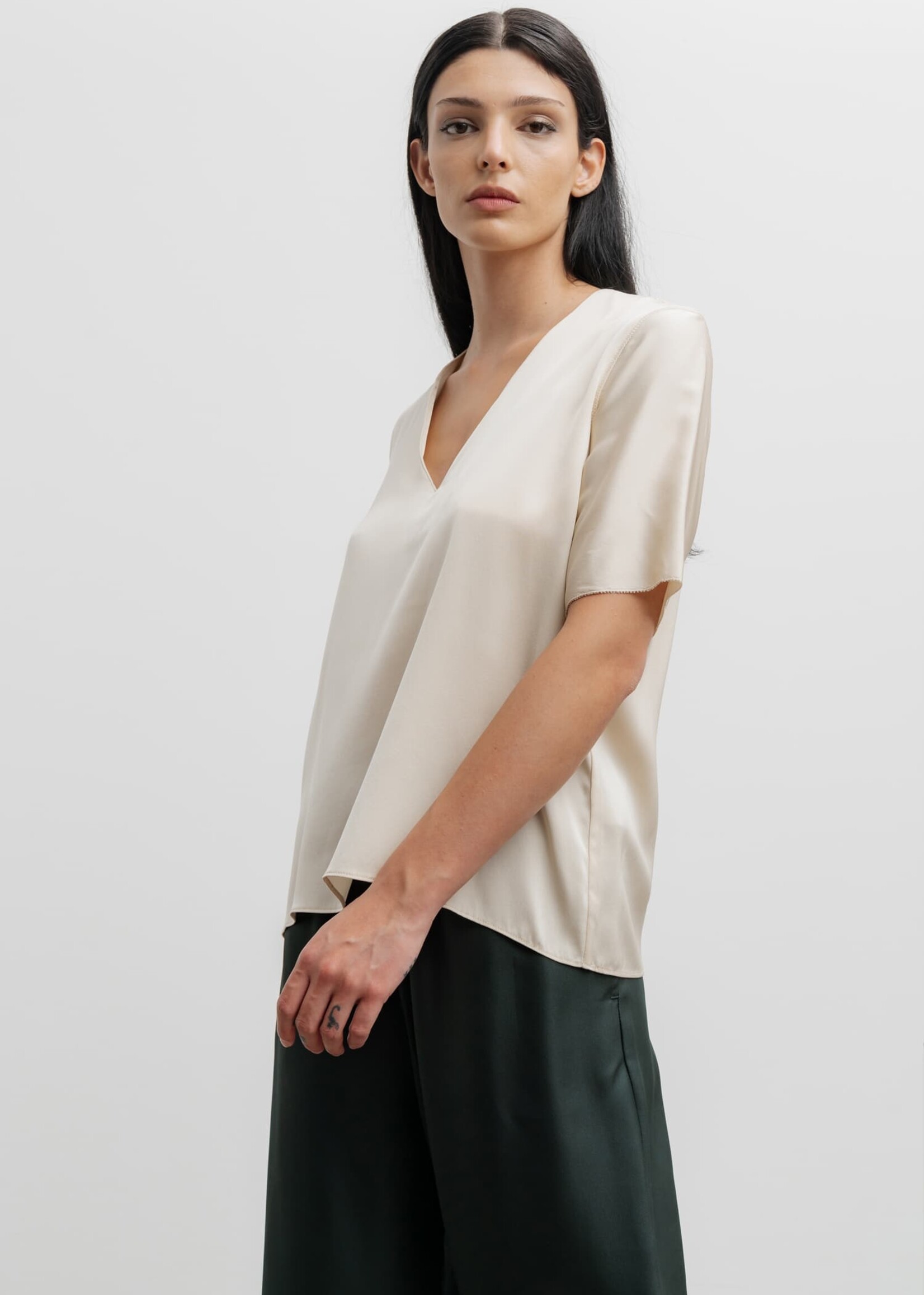 Ahlvar Gallery Yoli V-Neck Blouse - Cream