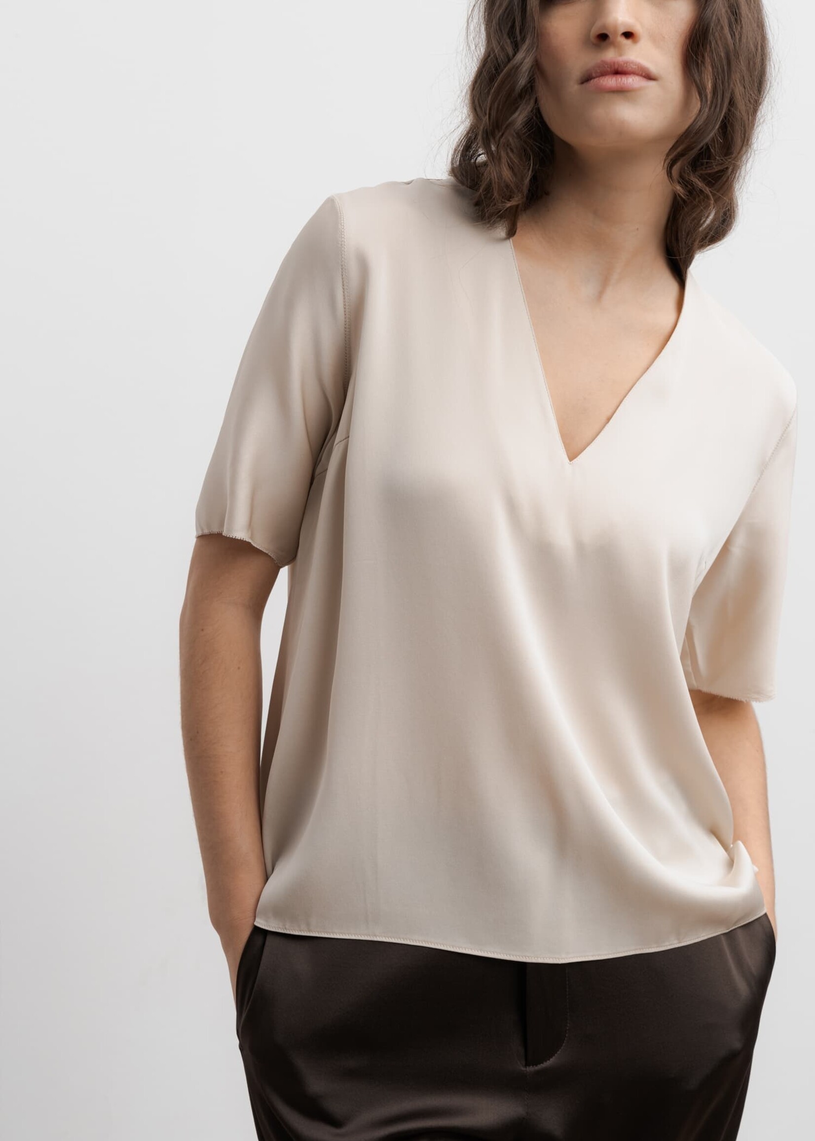 Ahlvar Gallery Yoli V-Neck Blouse - Cream