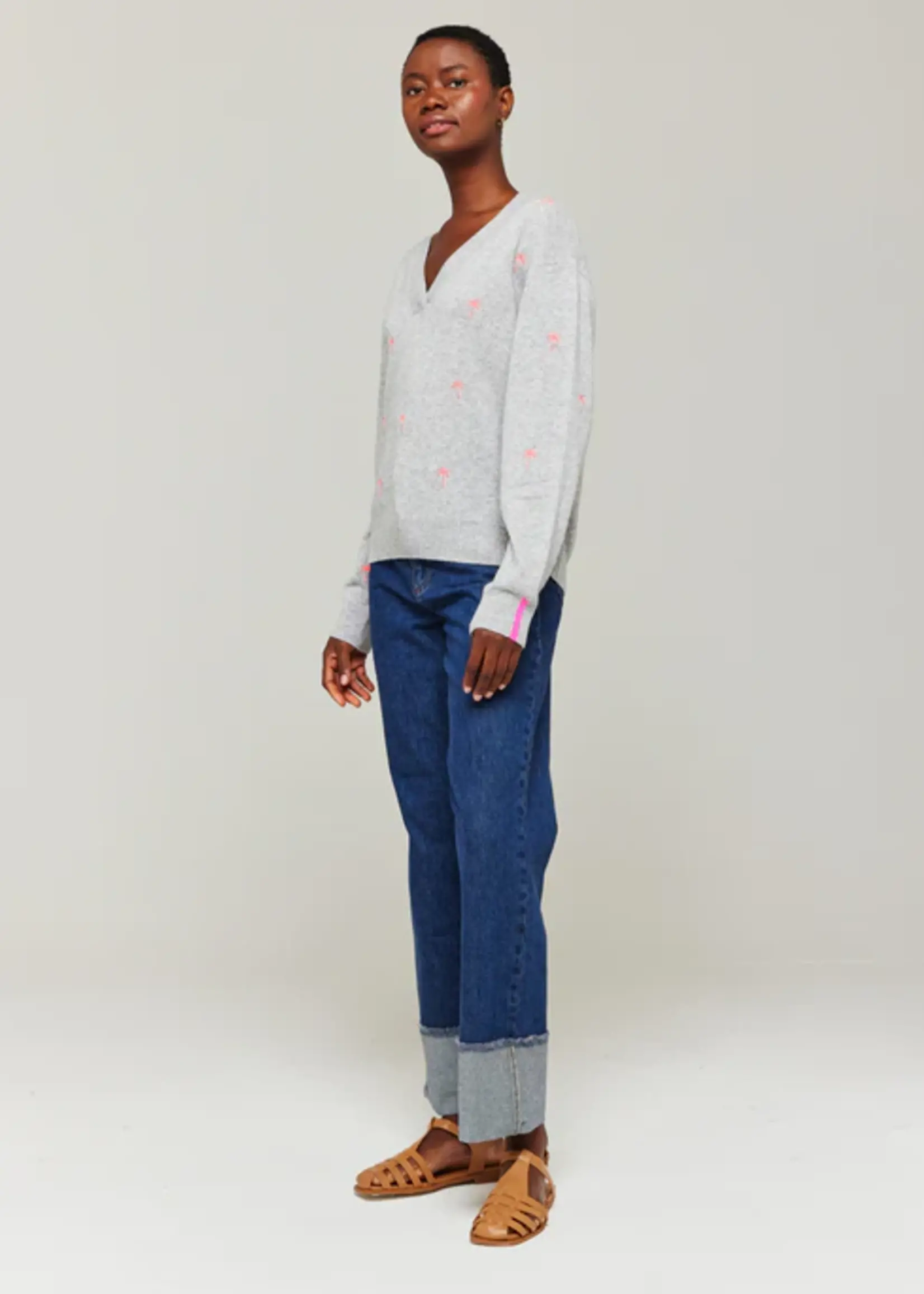 Brodie Embroidery Palm V-Neck - Super Grey/Diva Pink