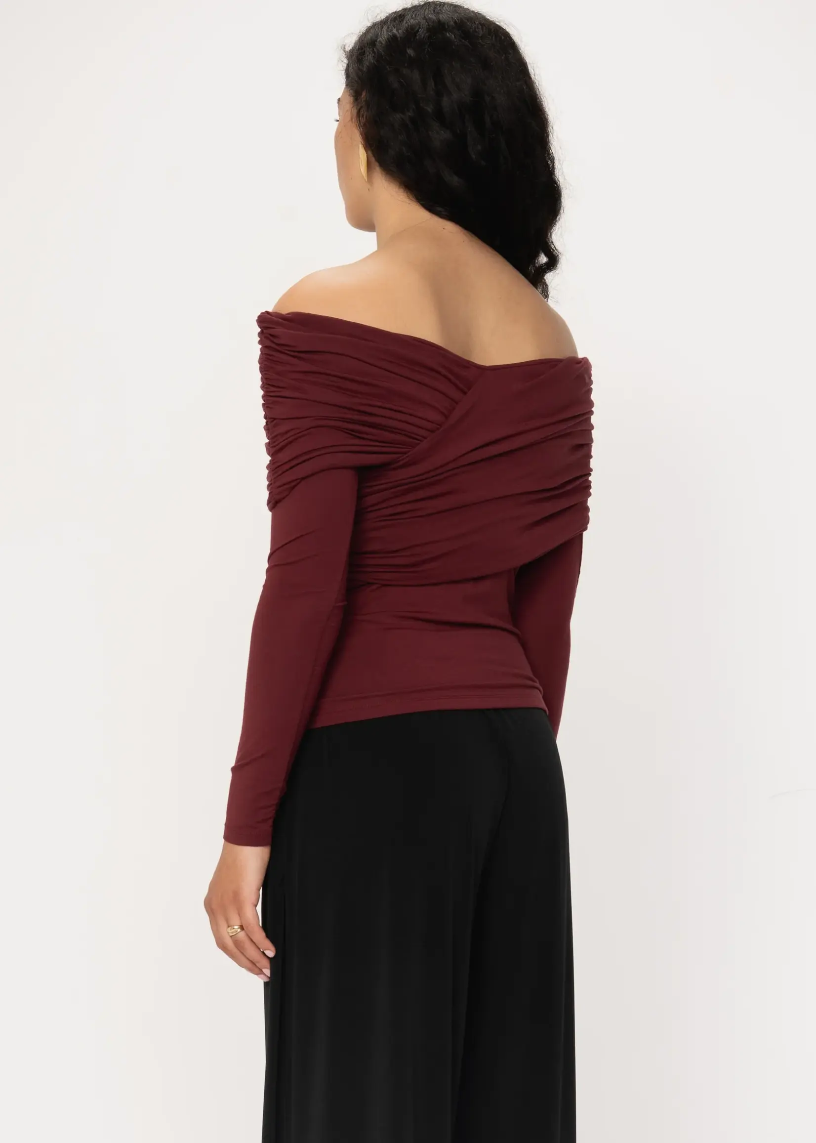 Viveh BOXUS - Off Shoulder Top - Burgundy