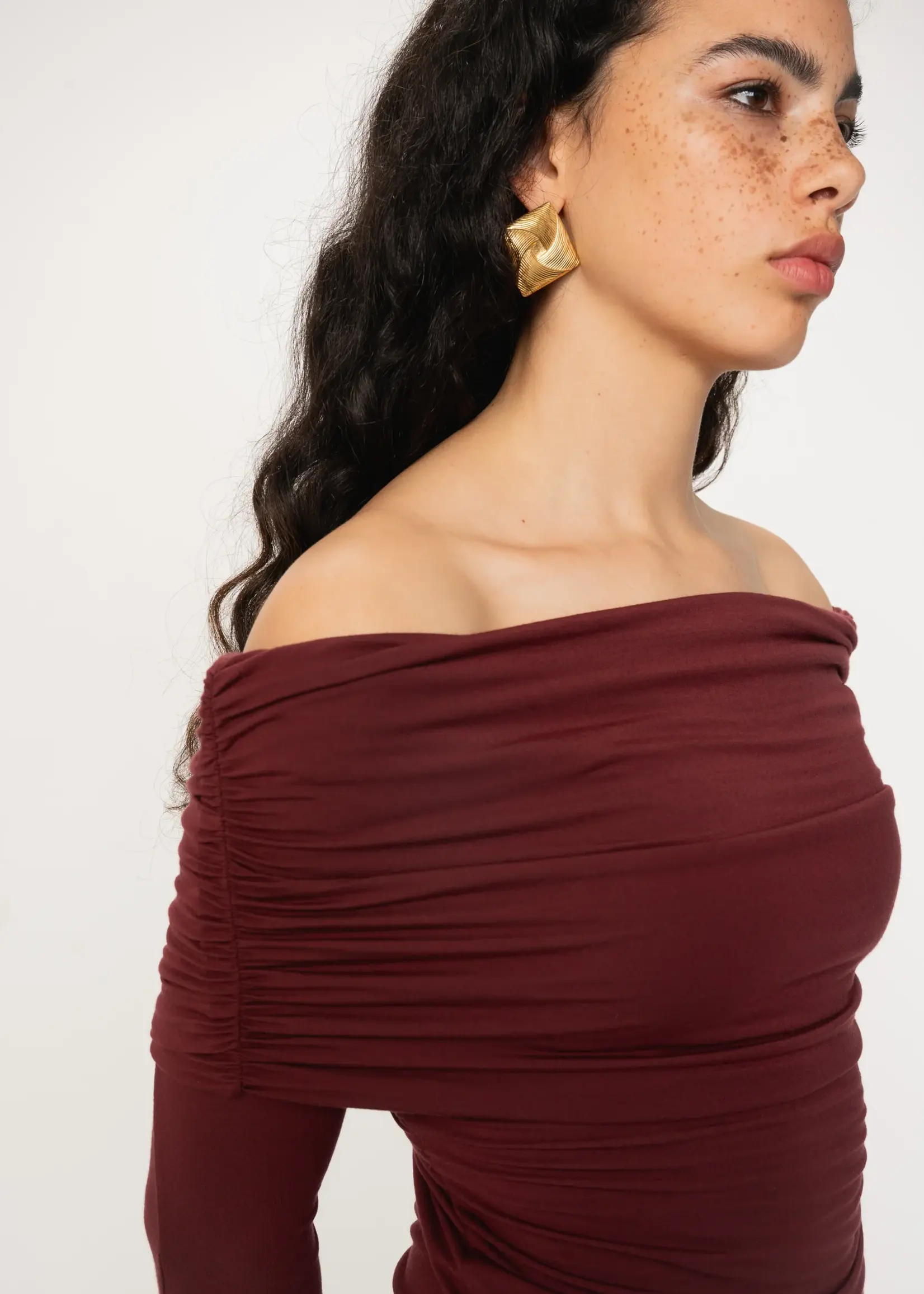 Viveh BOXUS - Off Shoulder Top - Burgundy