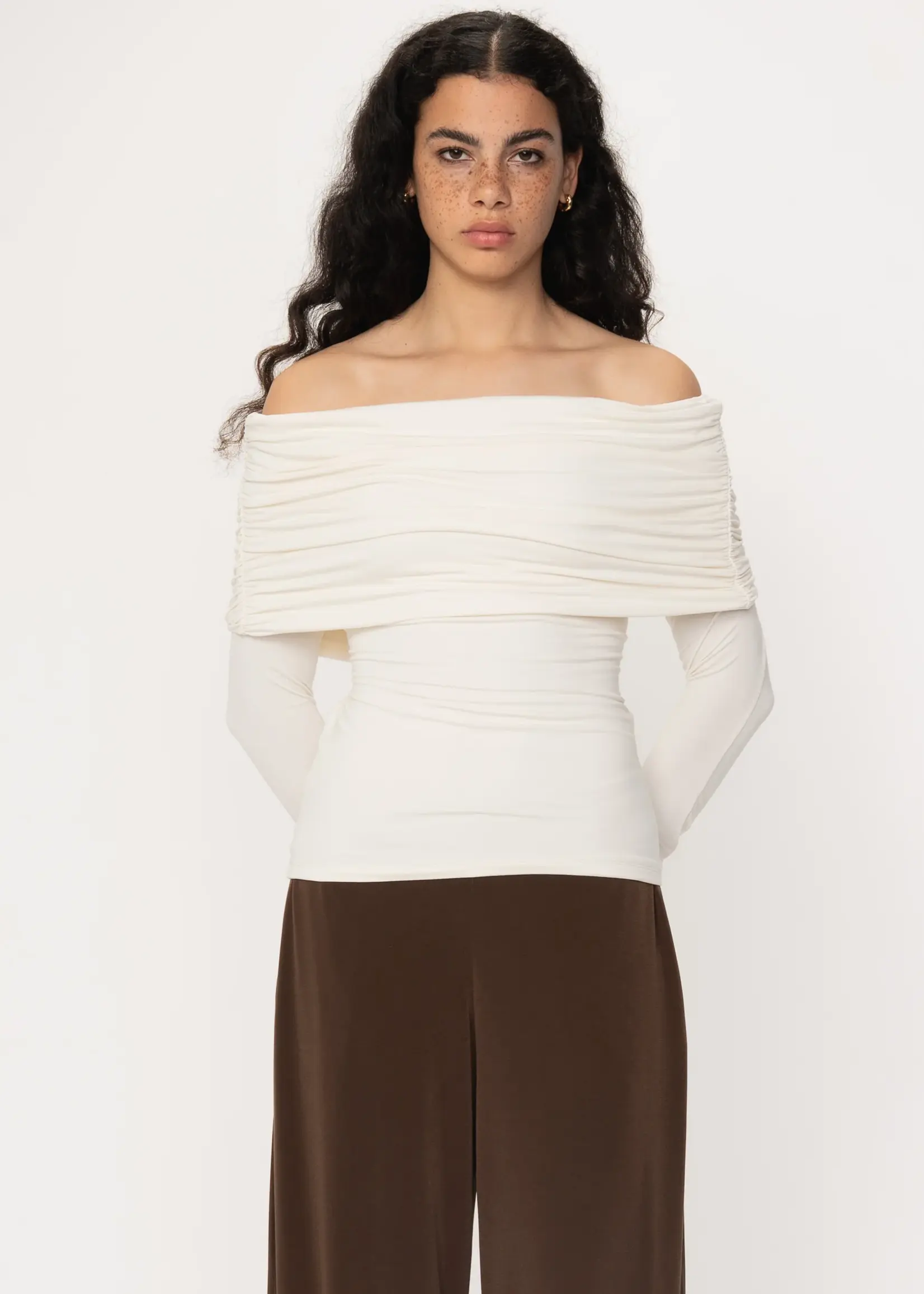 Viveh BOXUS - Off Shoulder Top - Coconut Milk