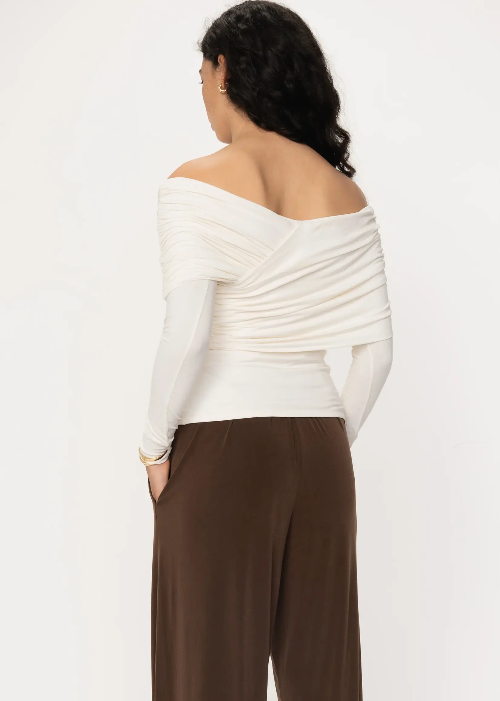 Viveh BOXUS - Off Shoulder Top - Coconut Milk