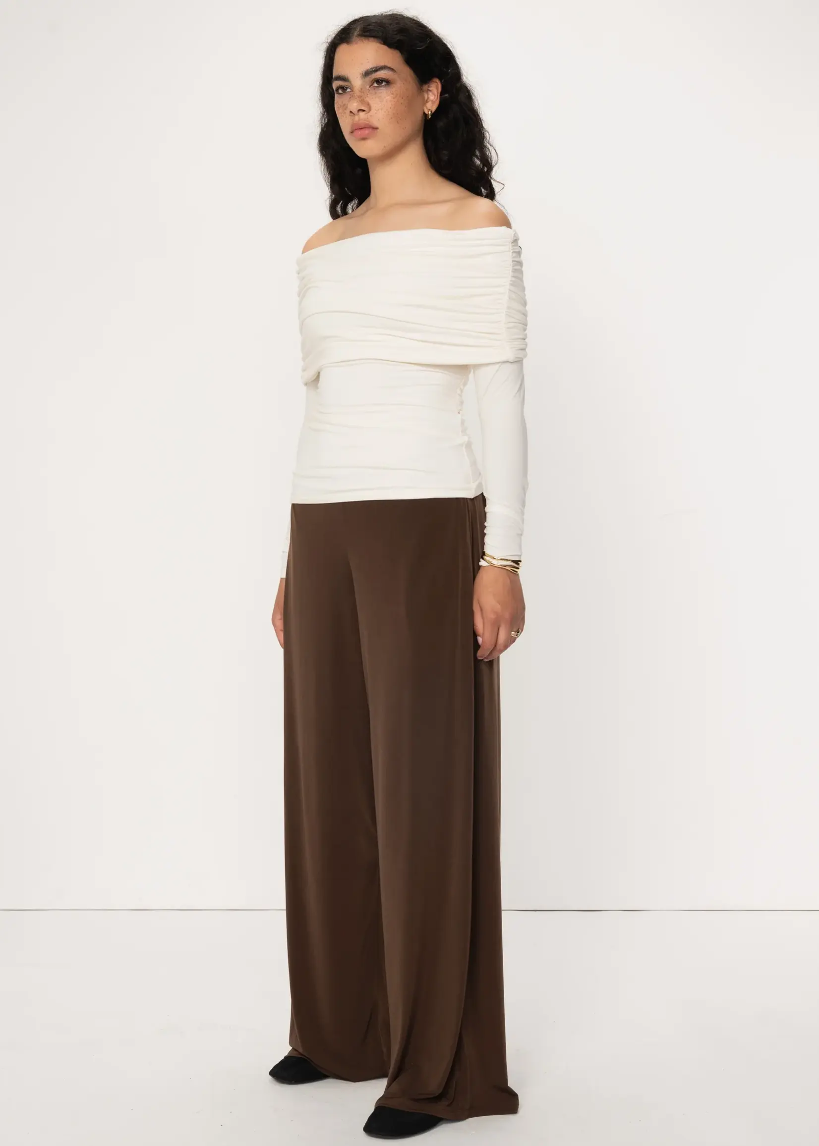 Viveh BOXUS - Off Shoulder Top - Coconut Milk