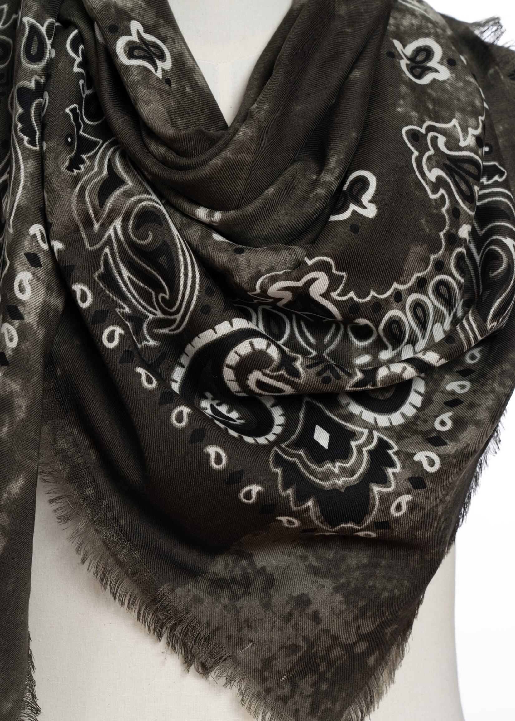 Destin JIL QUADRA 140x140 cm Dis Bandana col. Military