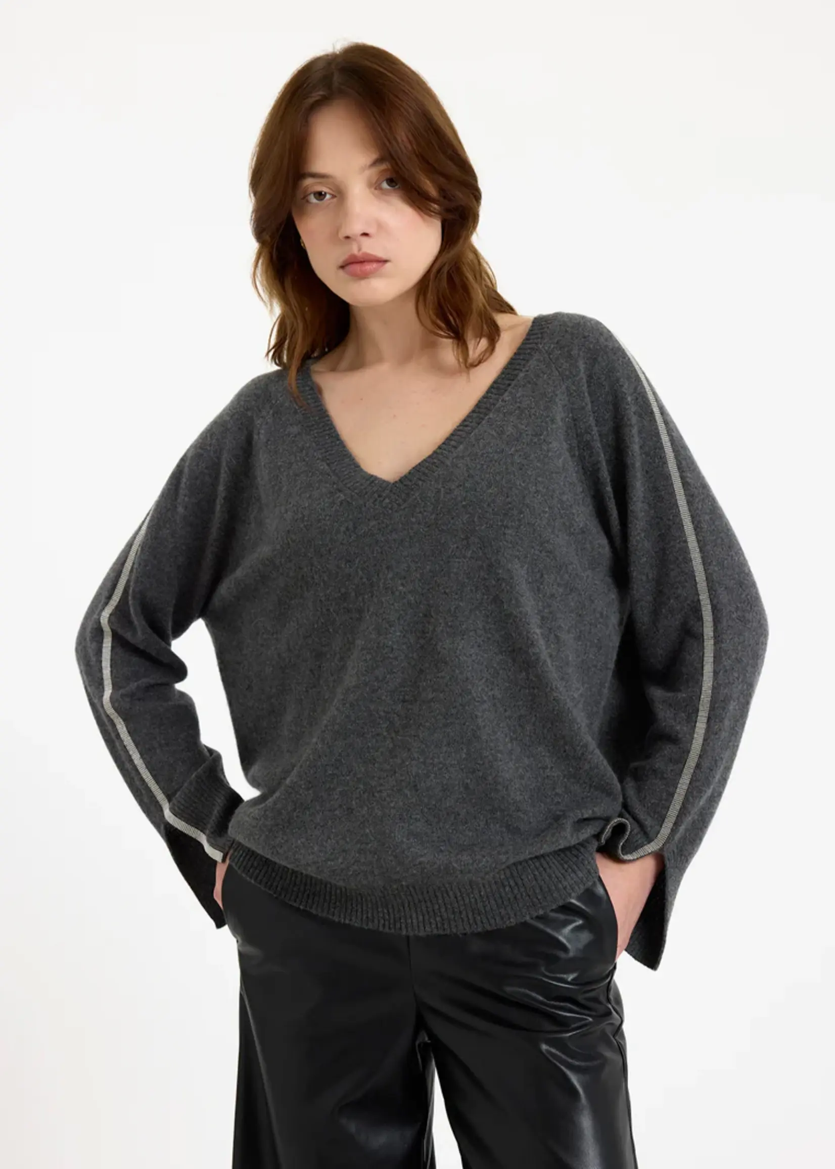 Brodie Glitz Split Cuff Relaxed Pull V- Derby Grey