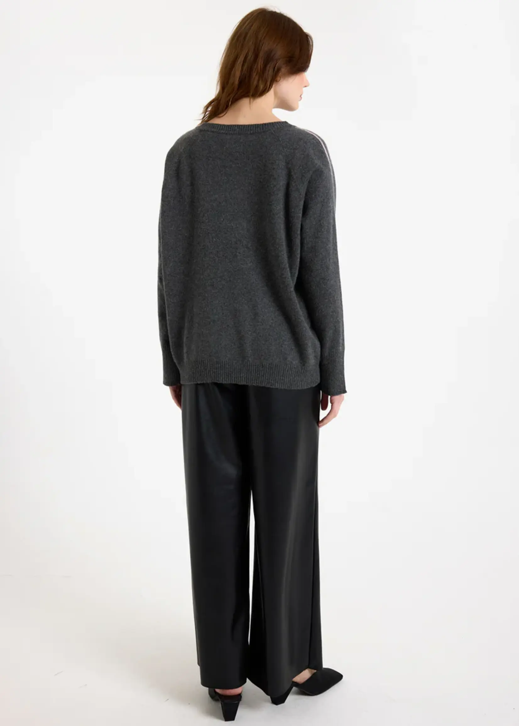 Brodie Glitz Split Cuff Relaxed Pull V- Derby Grey