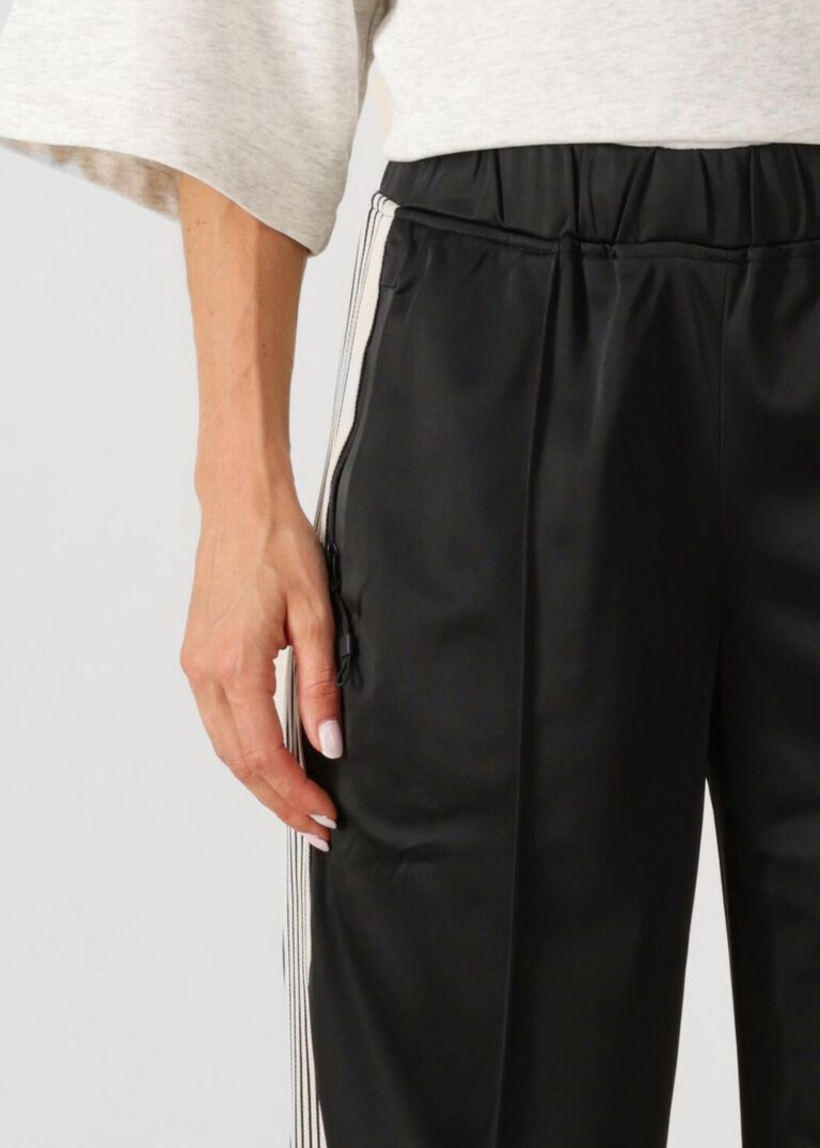 Haute L'Amitié Baggy Track Pants - Black