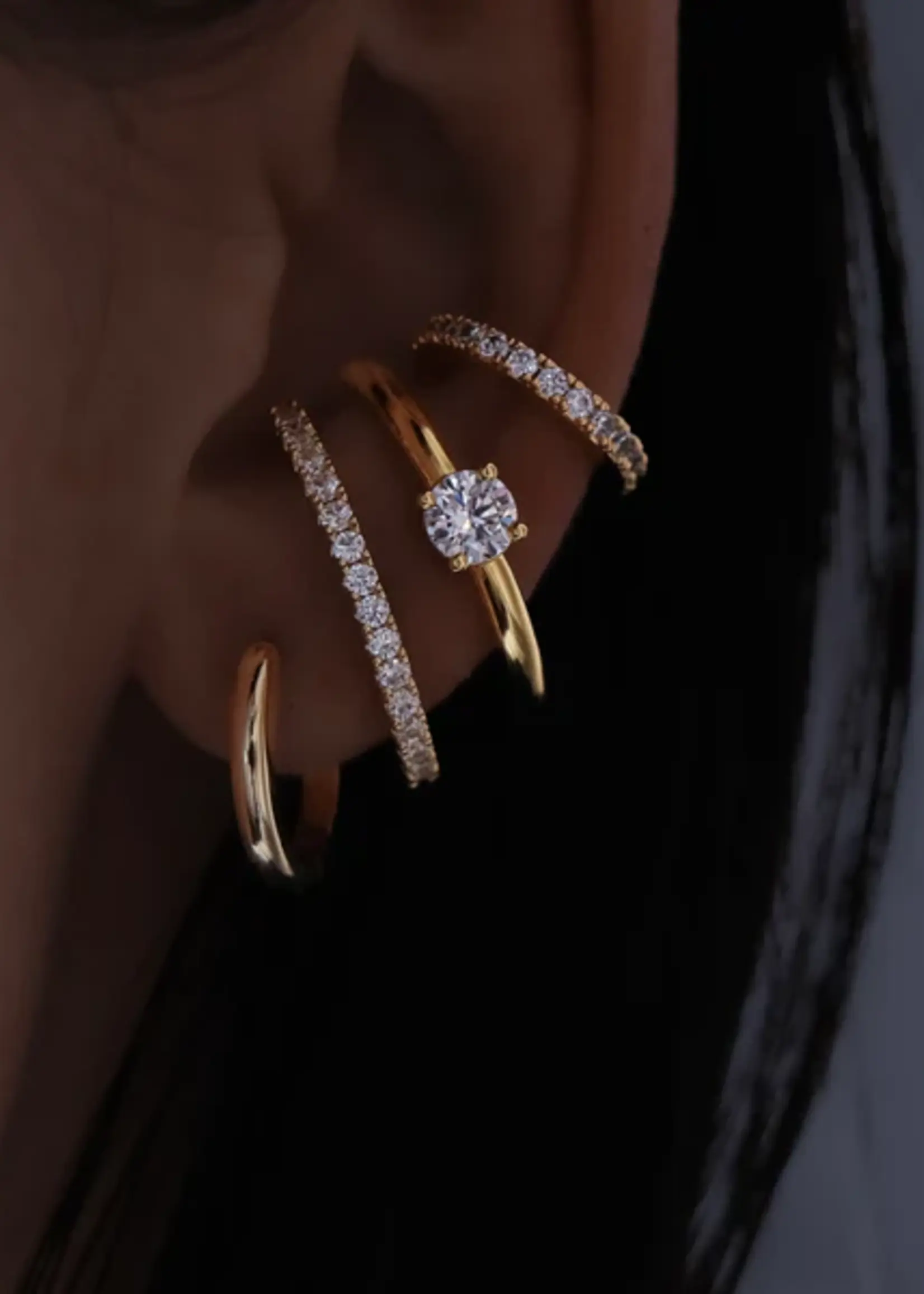 Billion Avenue DIAMOND Hug Earstud - Gold