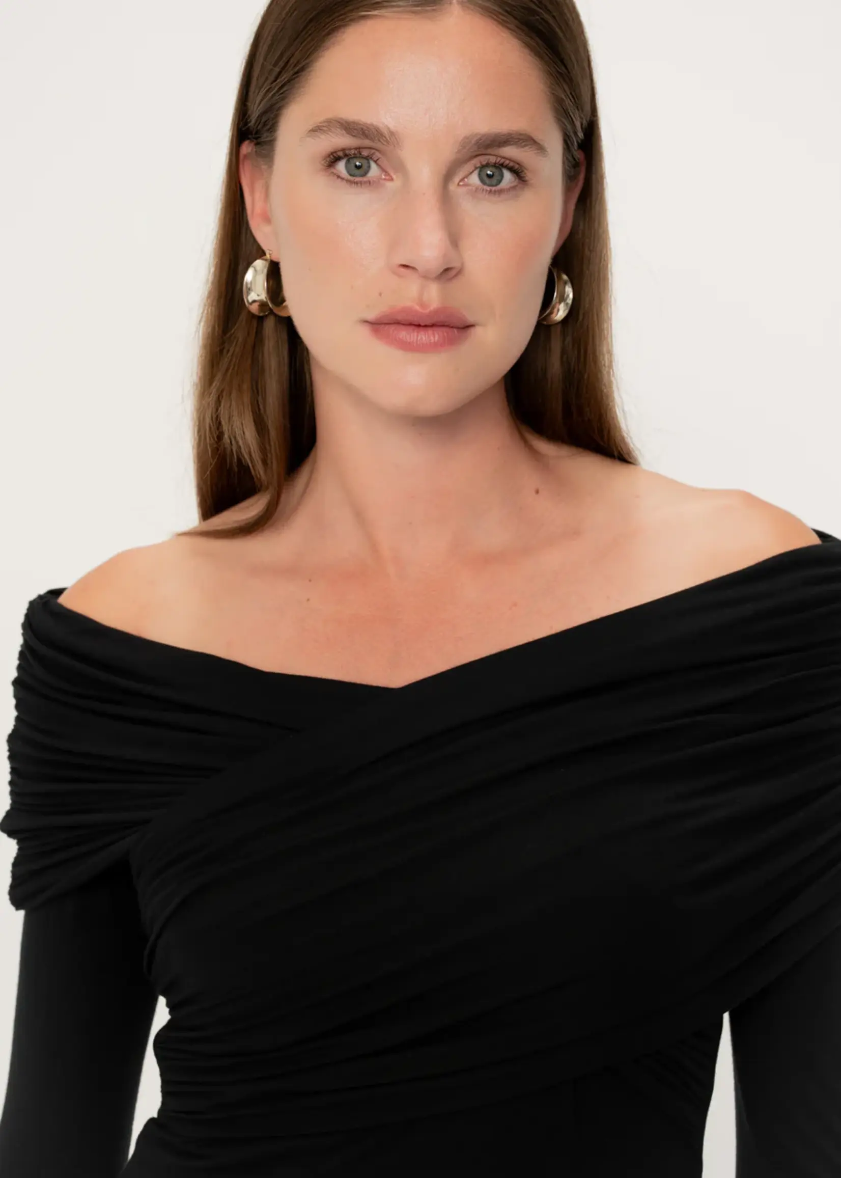 Viveh BOXUS - Off Shoulder Top - Black