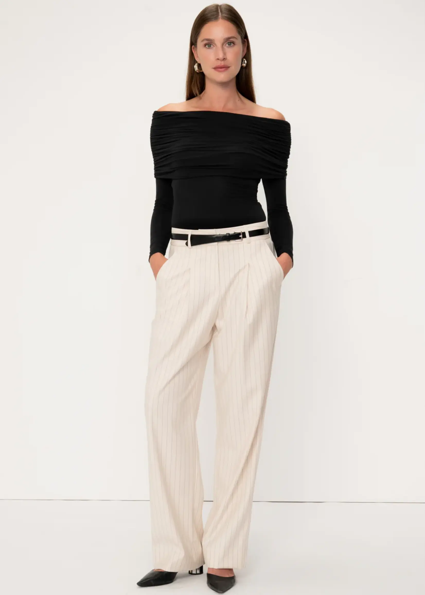 Viveh BOXUS - Off Shoulder Top - Black